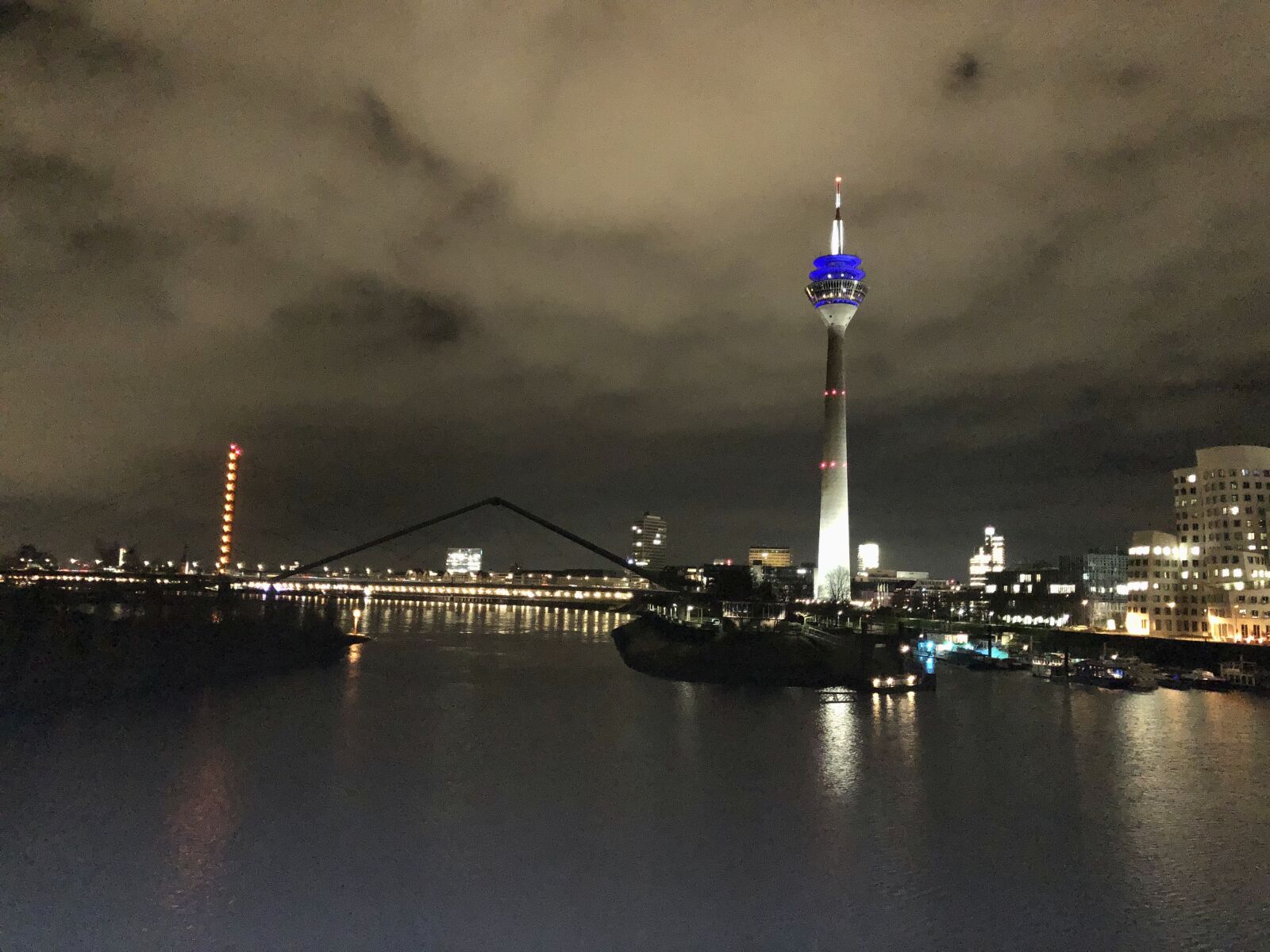 iPhone X back dual camera 4mm f/1.8 sample photo. Skyline, d sseldorf, media photography