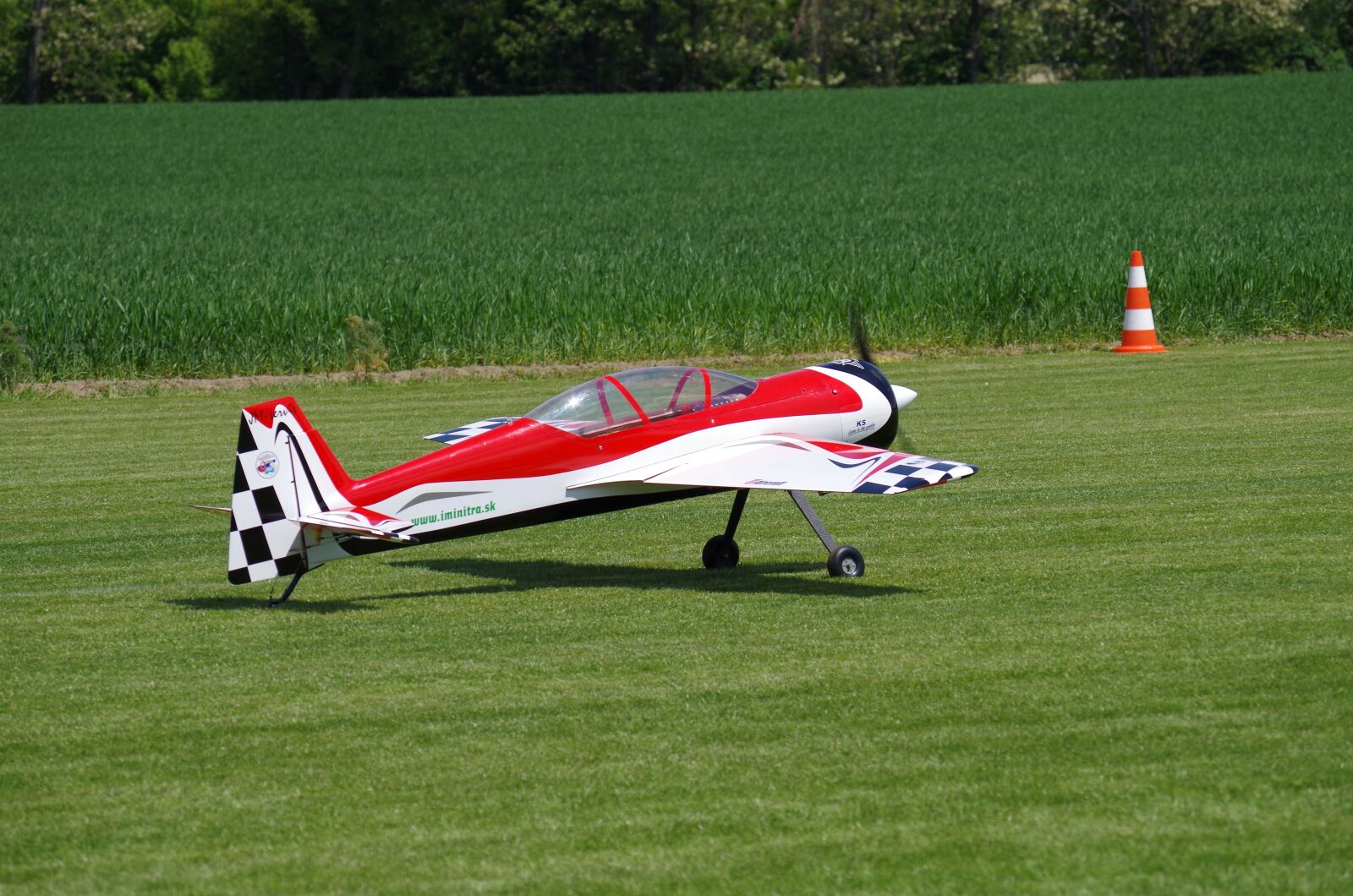 Pentax K-500 sample photo. Aircraft, landing, model photography