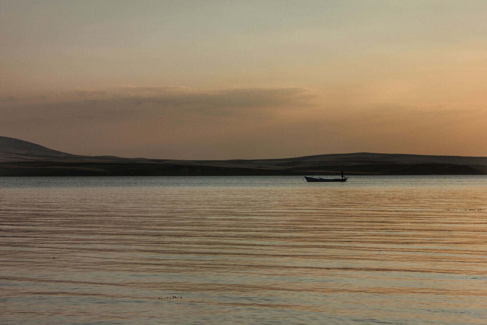 Canon EOS 600D (Rebel EOS T3i / EOS Kiss X5) sample photo. Lake, boat, nature photography