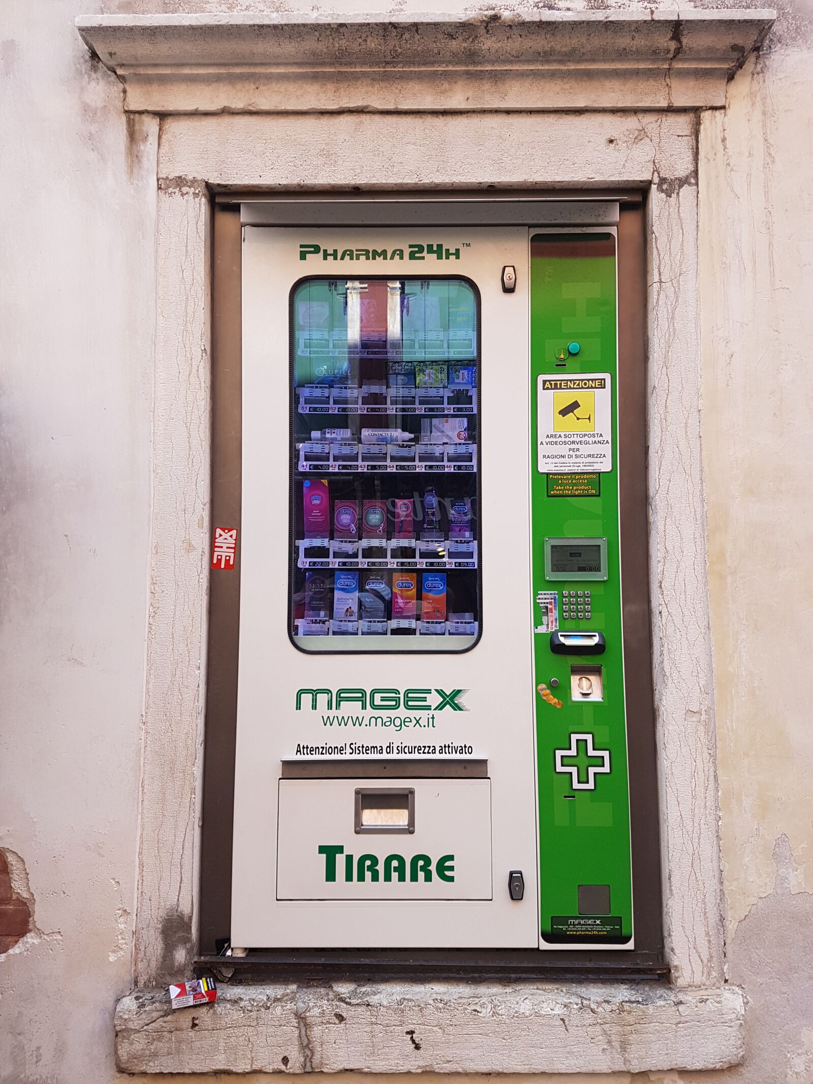 Samsung Galaxy S7 sample photo. Venice, italy, condoms photography