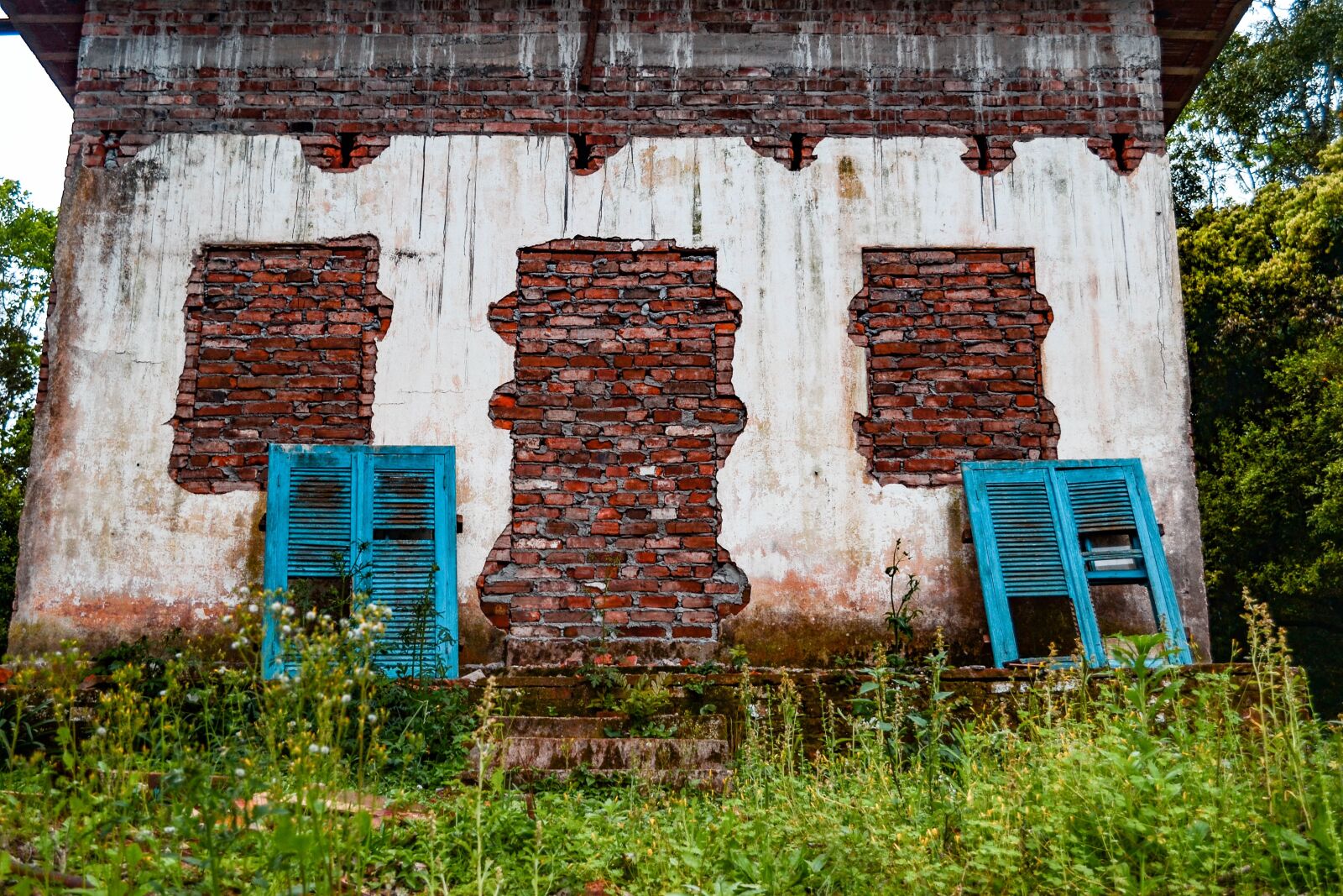 Nikon D3100 sample photo. Ruins, windows, abandoned photography