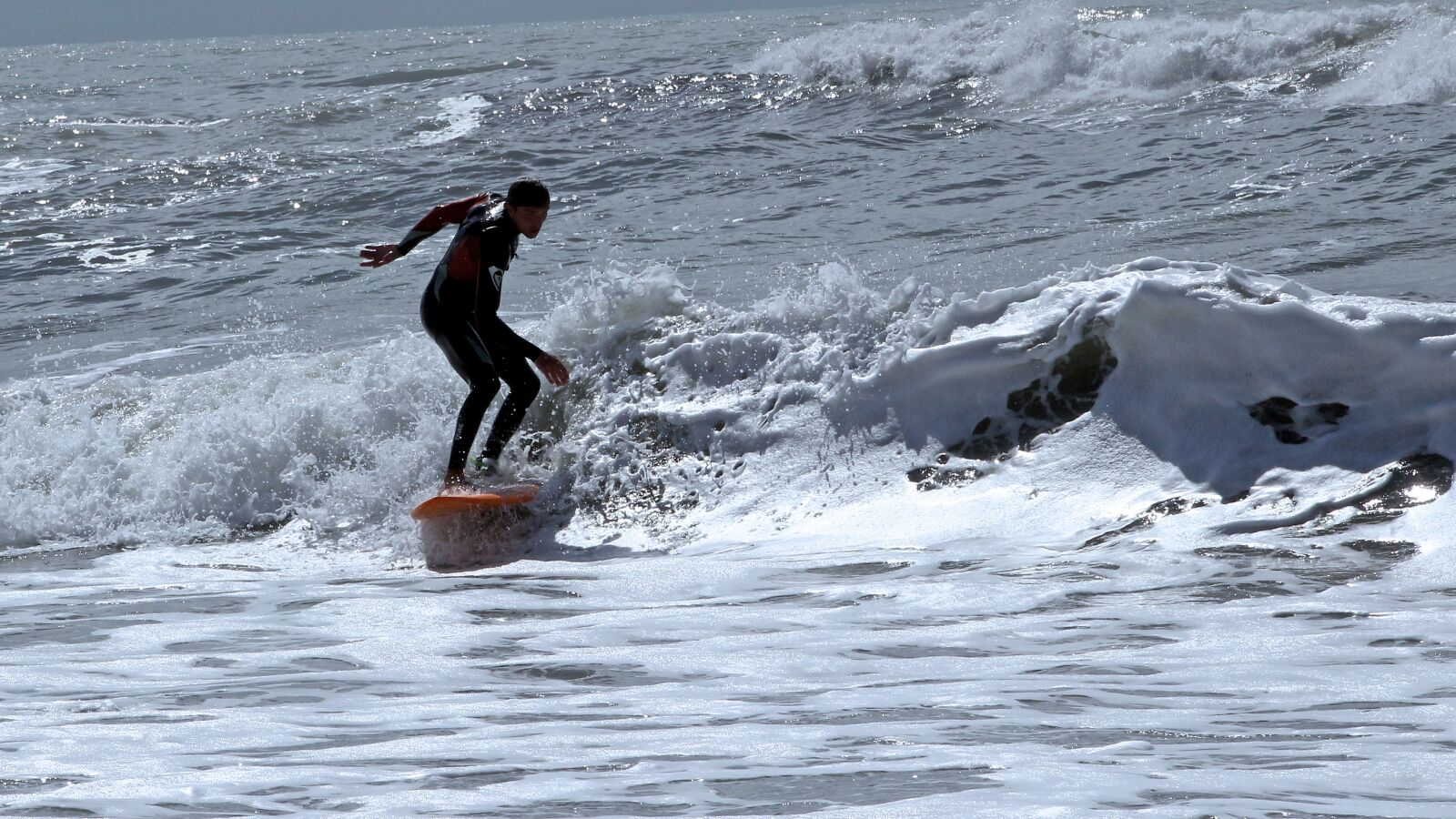 Canon EOS 600D (Rebel EOS T3i / EOS Kiss X5) sample photo. Waters, action, surf photography