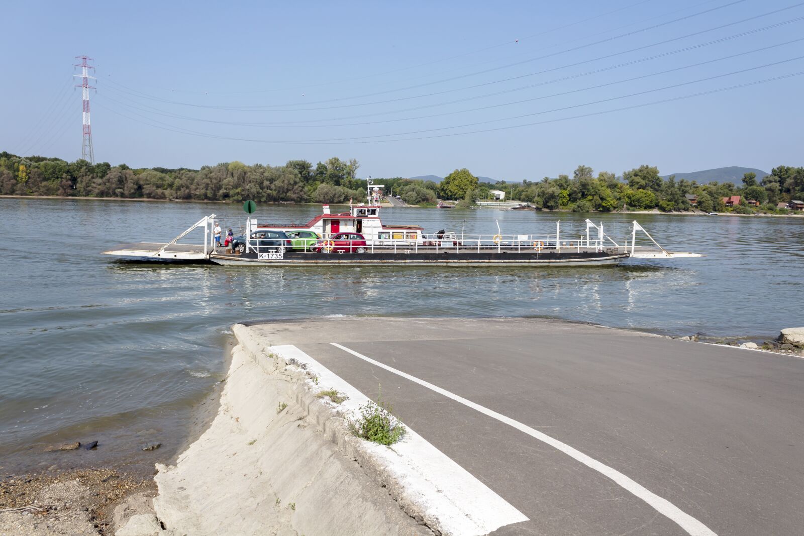 Canon EOS 1300D (EOS Rebel T6 / EOS Kiss X80) sample photo. Boat crossing, ferry, ship photography
