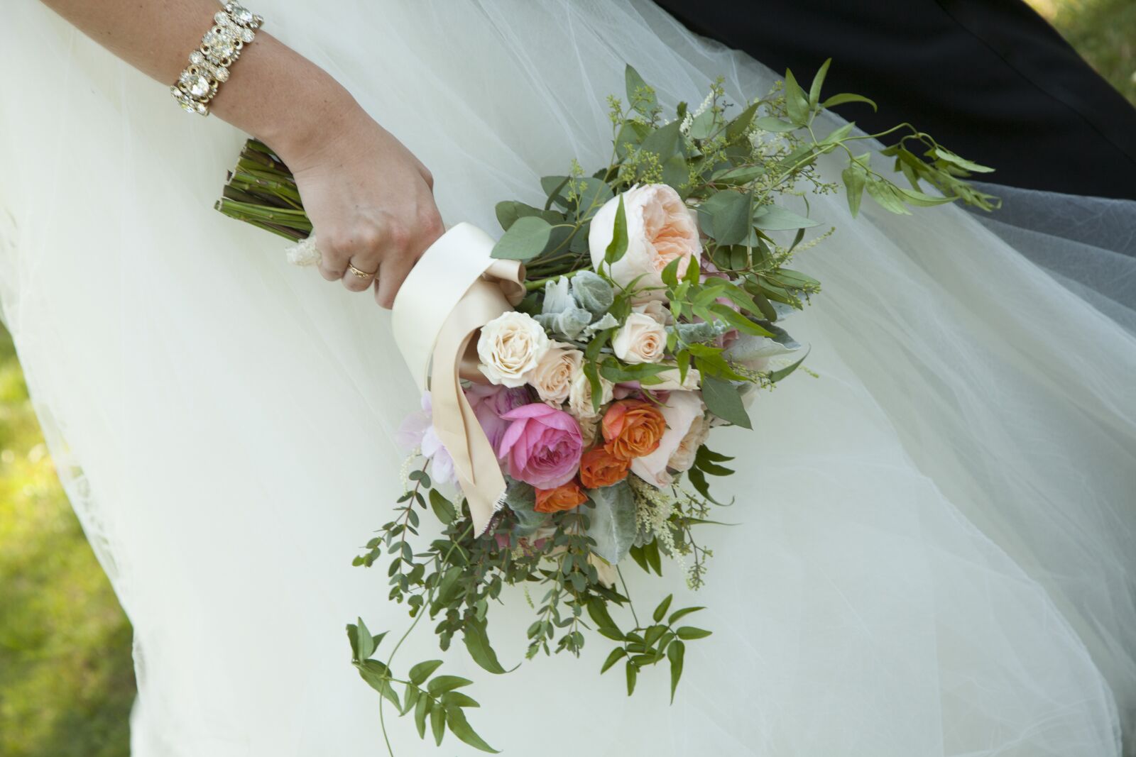 Canon EOS 5D Mark II sample photo. Bridal bouquet, flowers, bouquet photography