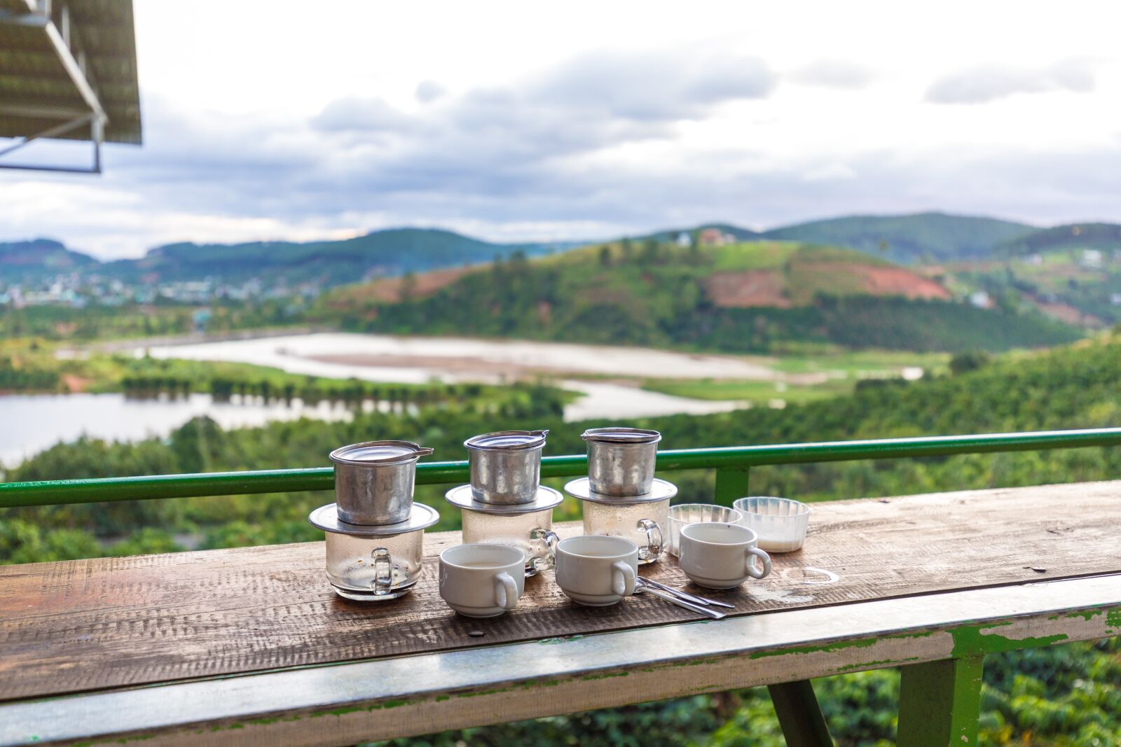 Canon EF 16-35mm F4L IS USM sample photo. Coffee, vietnam, da lat photography