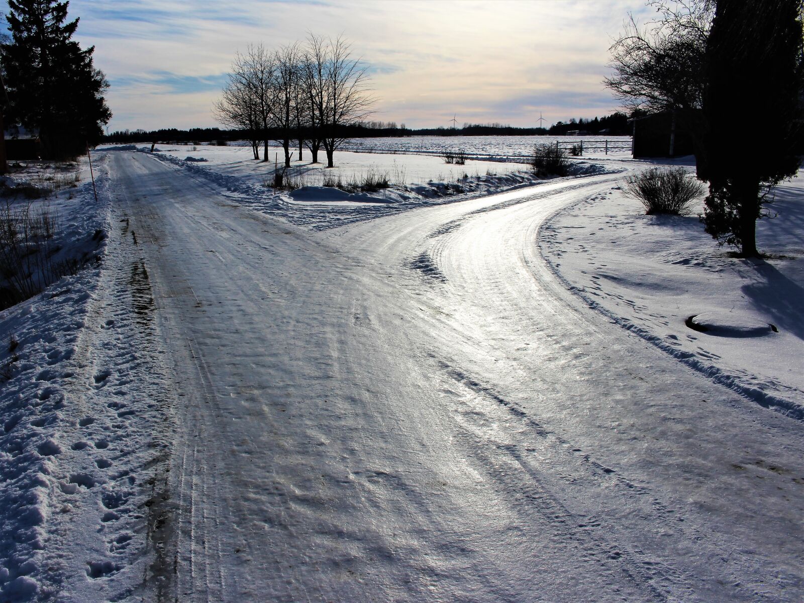 Canon EOS 700D (EOS Rebel T5i / EOS Kiss X7i) sample photo. Road, crossroads, winter photography