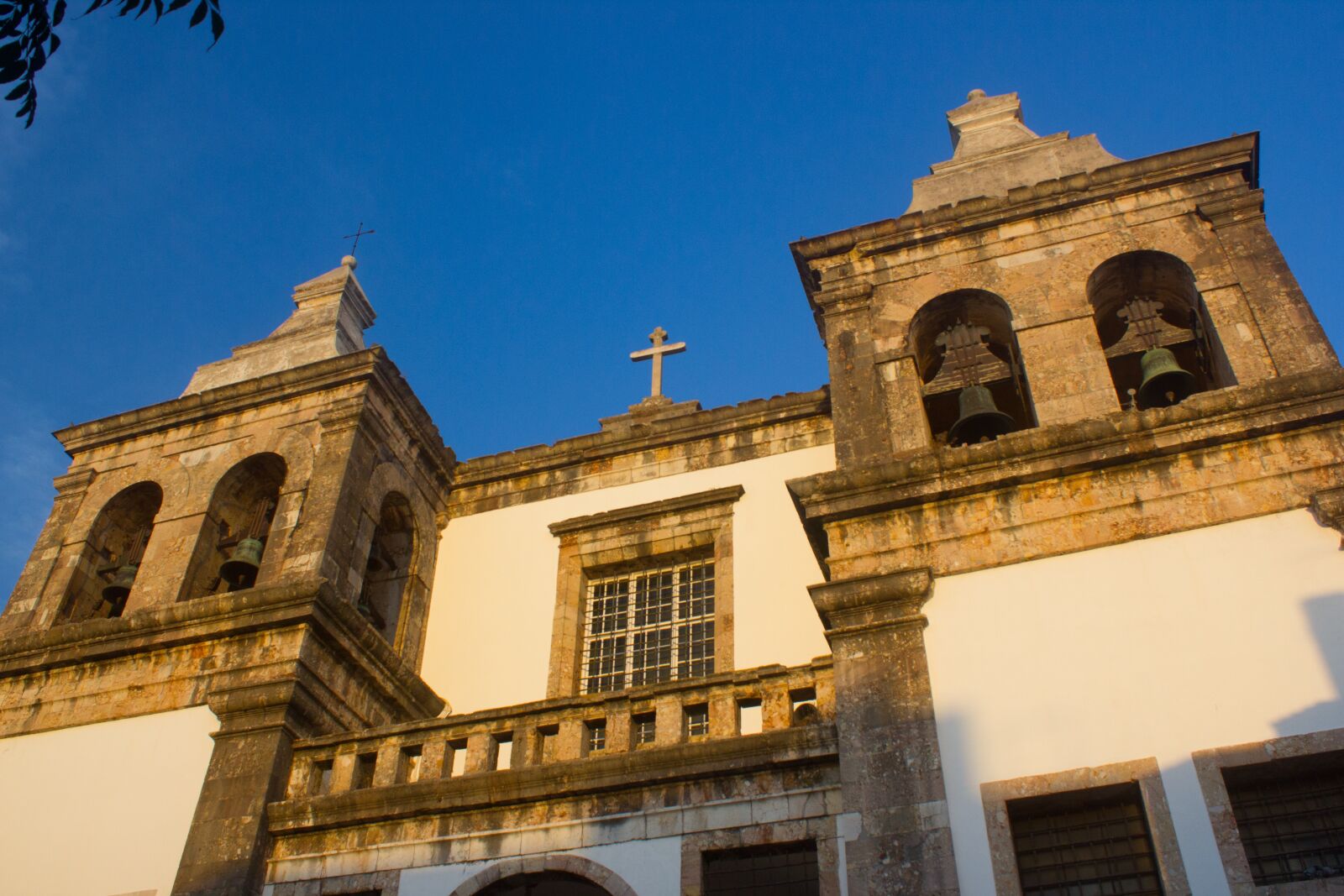 Canon EOS 550D (EOS Rebel T2i / EOS Kiss X4) + Canon EF-S 18-55mm F3.5-5.6 IS sample photo. Religion, portugal, church photography