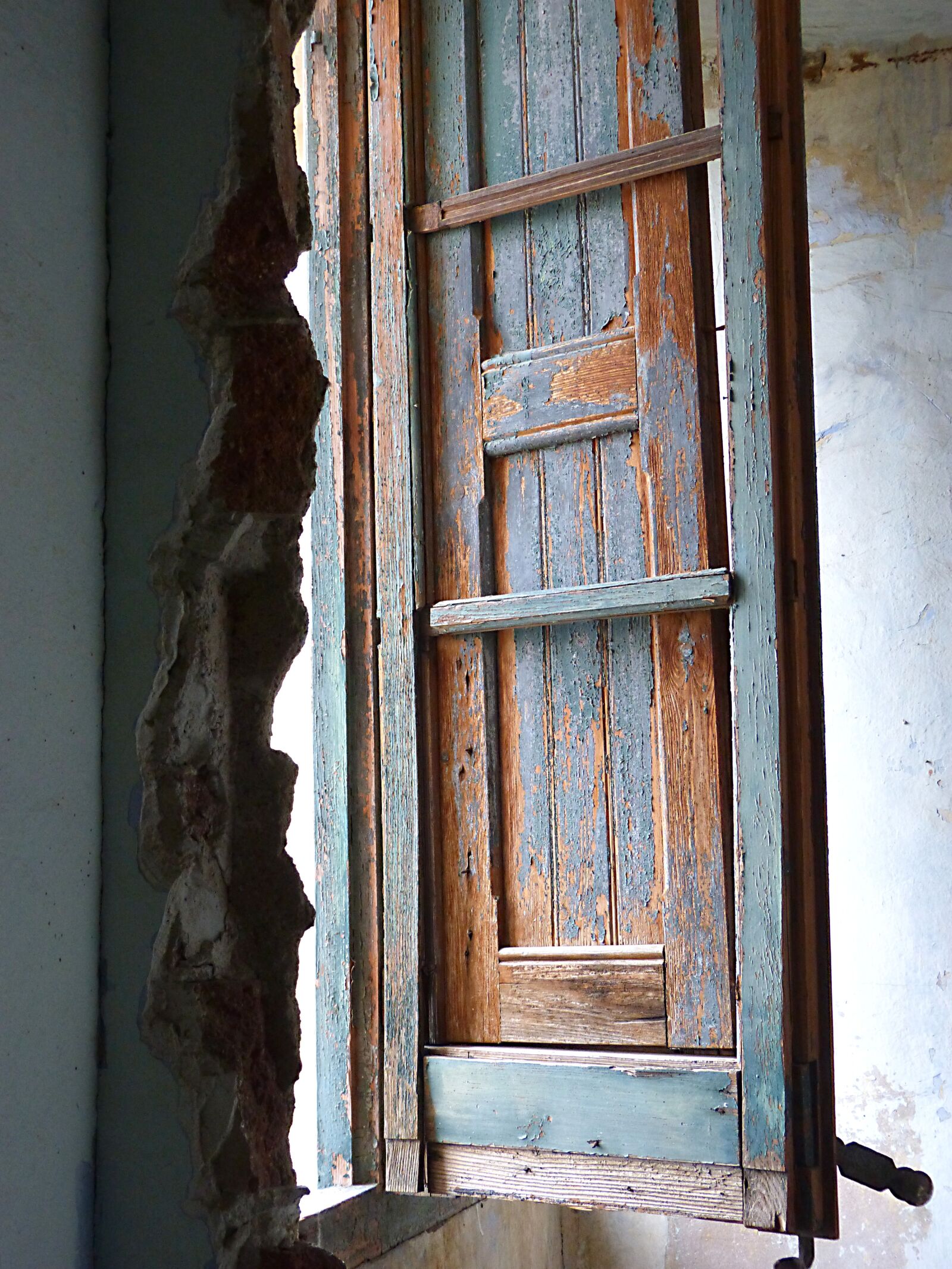 Panasonic DMC-FZ62 sample photo. Window, ruin, abandoned photography