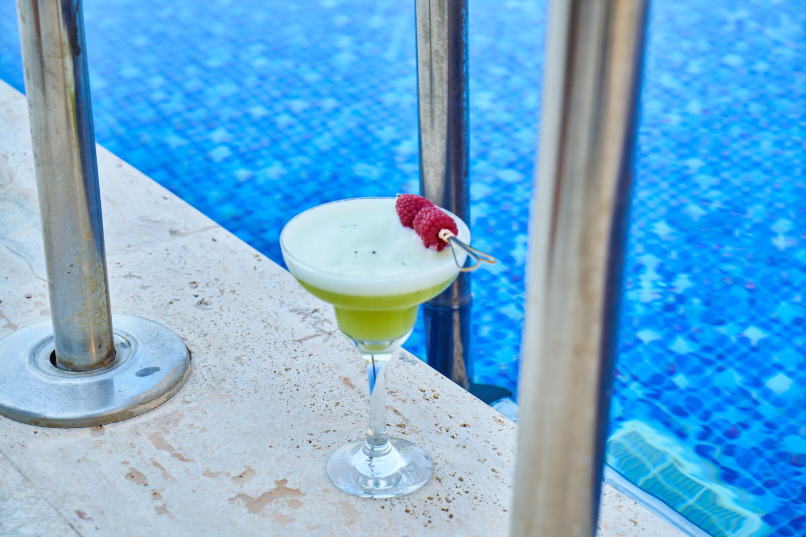 Sony a7R II sample photo. Cocktail, beverage, fruit photography