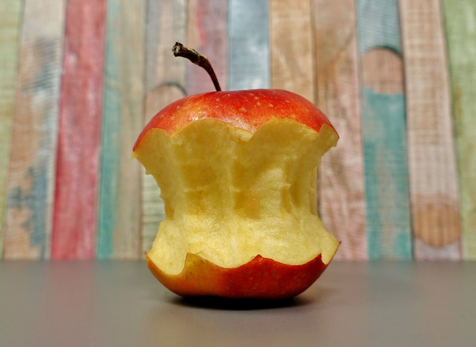Sony DSC-RX100M5 sample photo. Apple, bitten, fruits photography