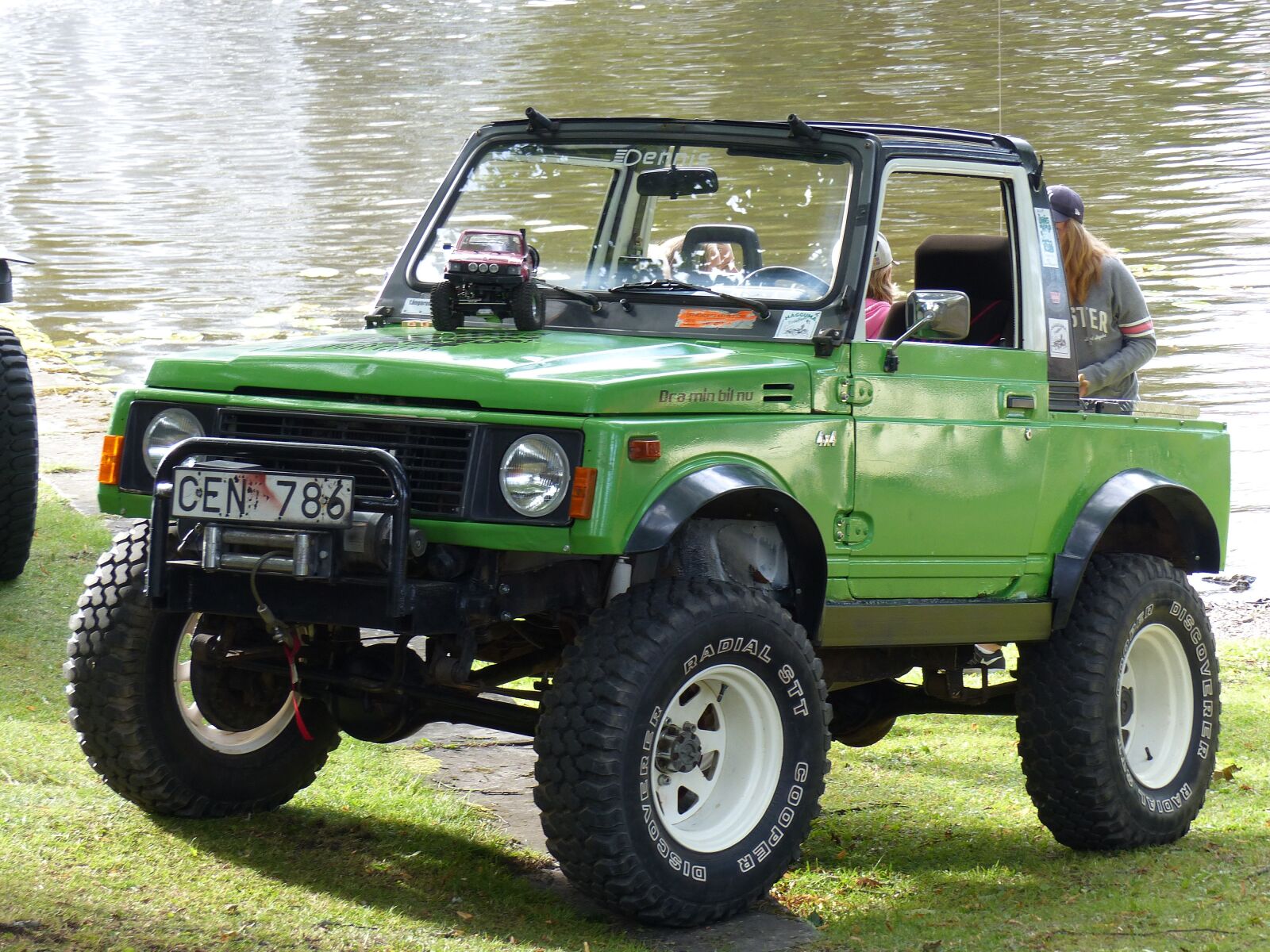 Panasonic Lumix DMC-FZ200 sample photo. Jeep, green, car show photography