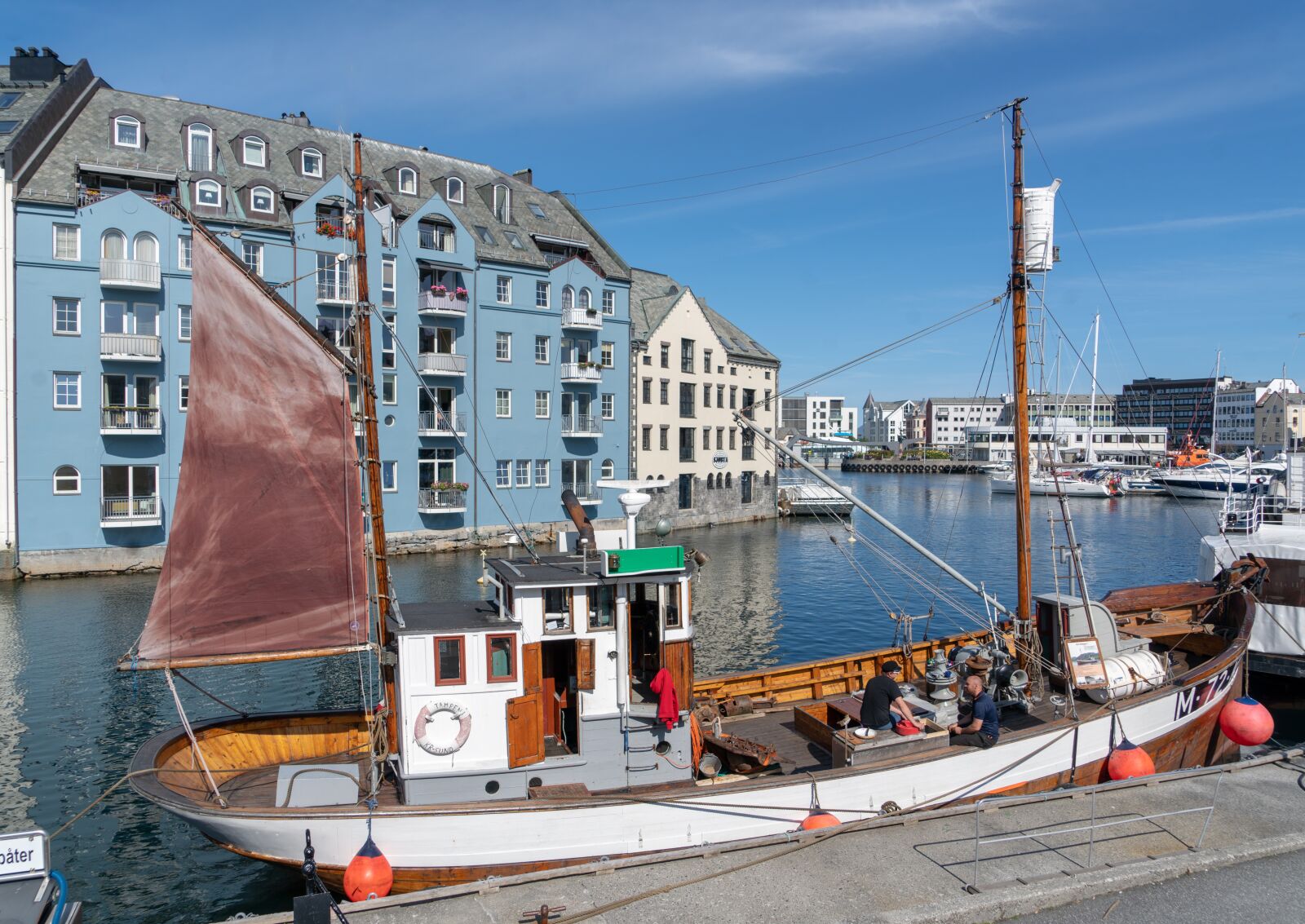 Sony a7R II + Sony FE 24-240mm F3.5-6.3 OSS sample photo. Alesund, norway, harbor photography