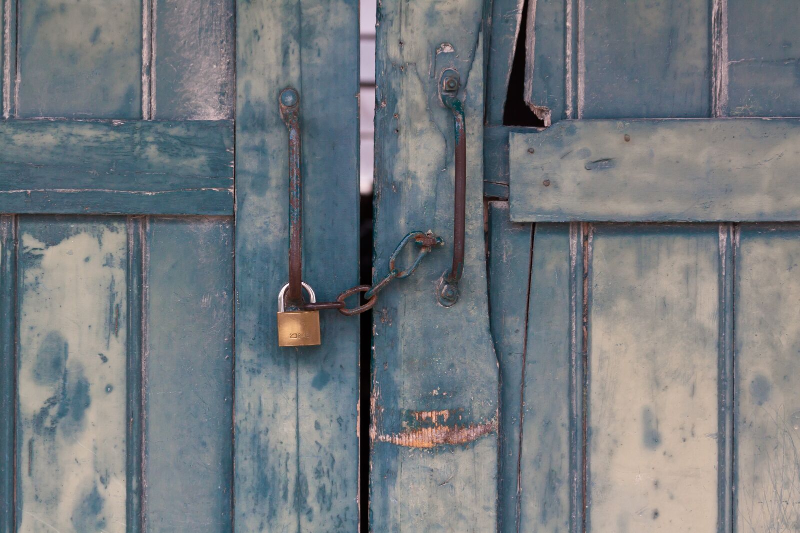 Canon EOS 50D sample photo. Bolt, closure, chain photography