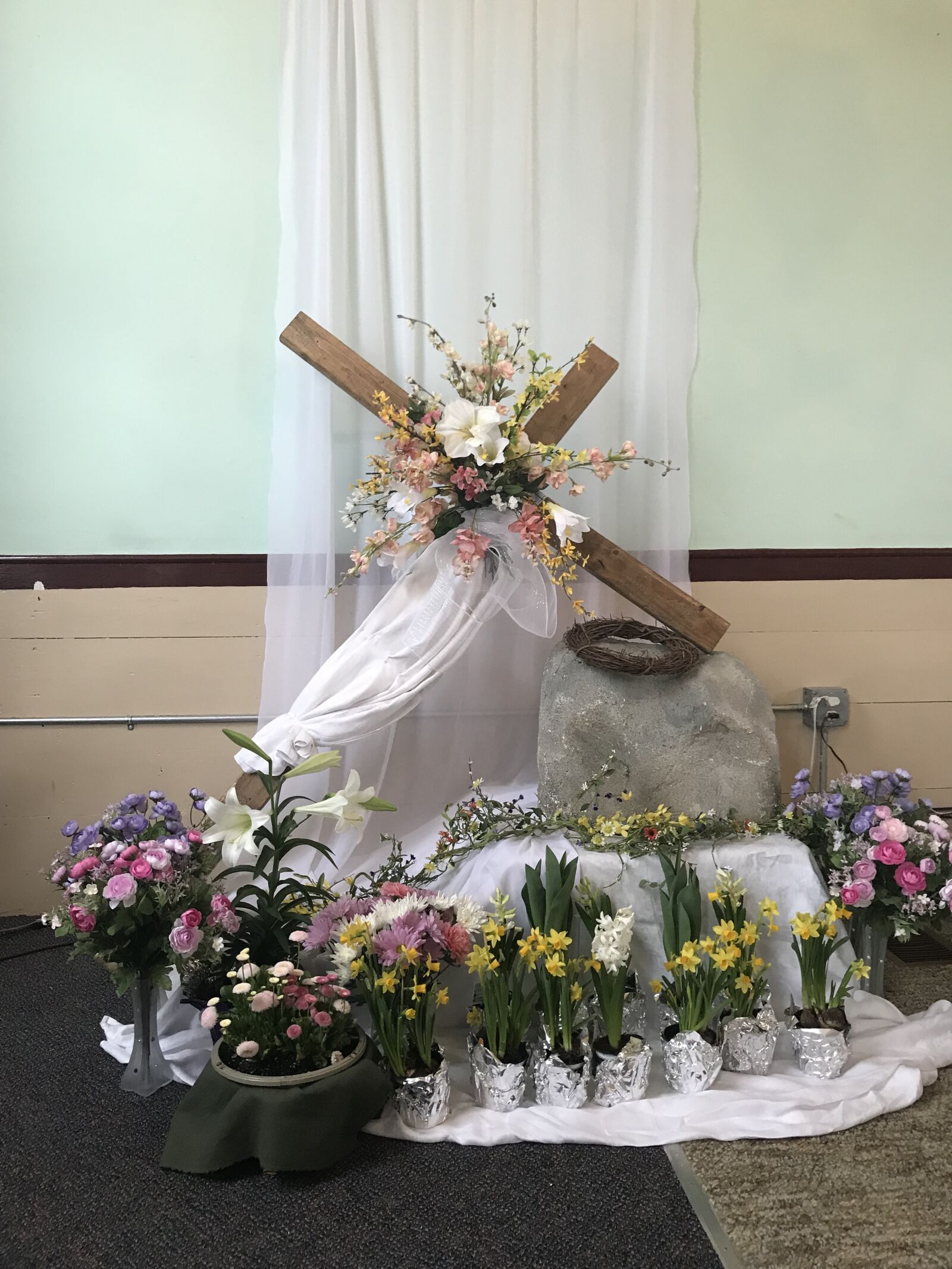 iPhone 7 back camera 3.99mm f/1.8 sample photo. Easter, altar, church photography
