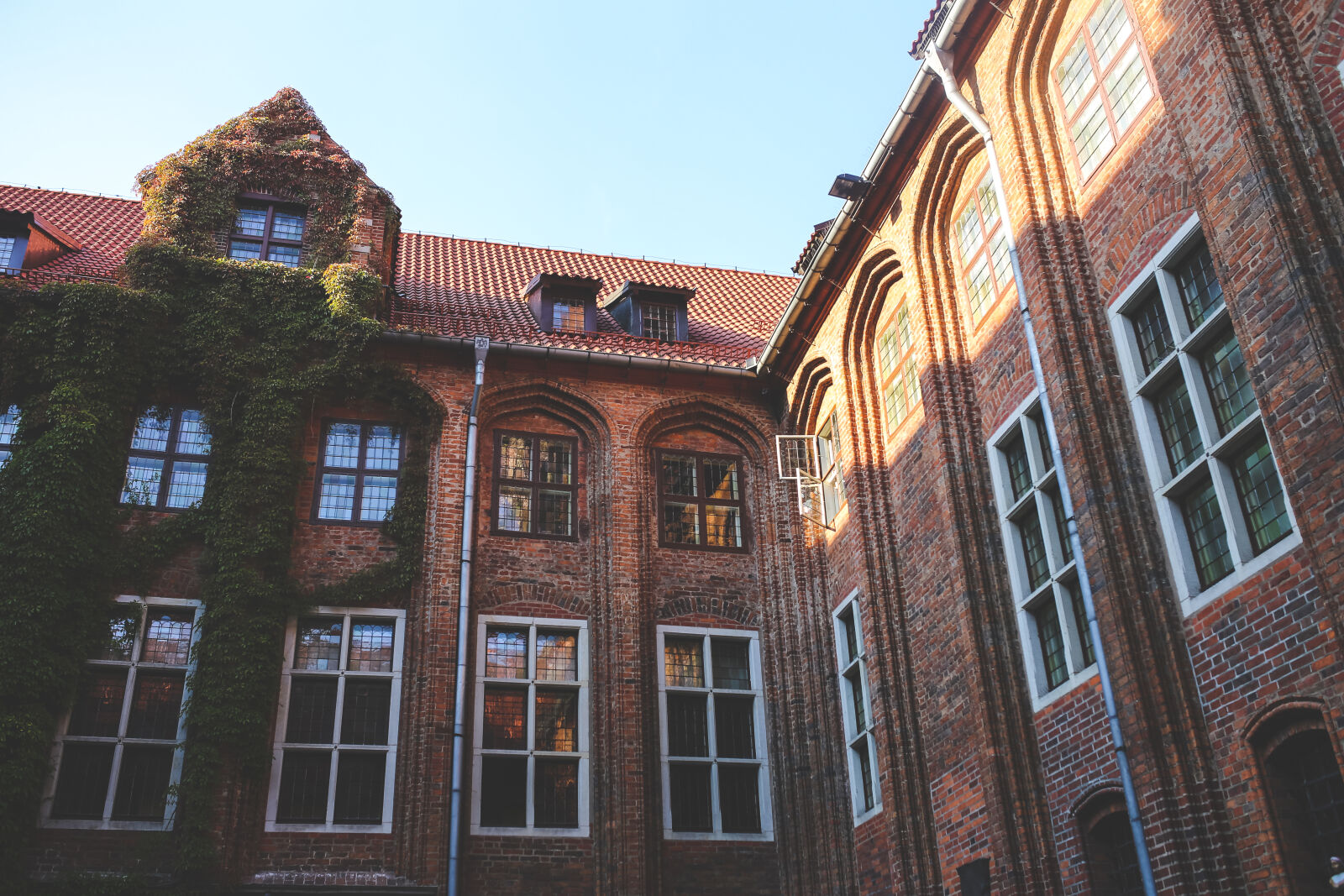 Canon EOS 6D + Sigma 35mm F1.4 DG HSM Art sample photo. Old, brick, building photography