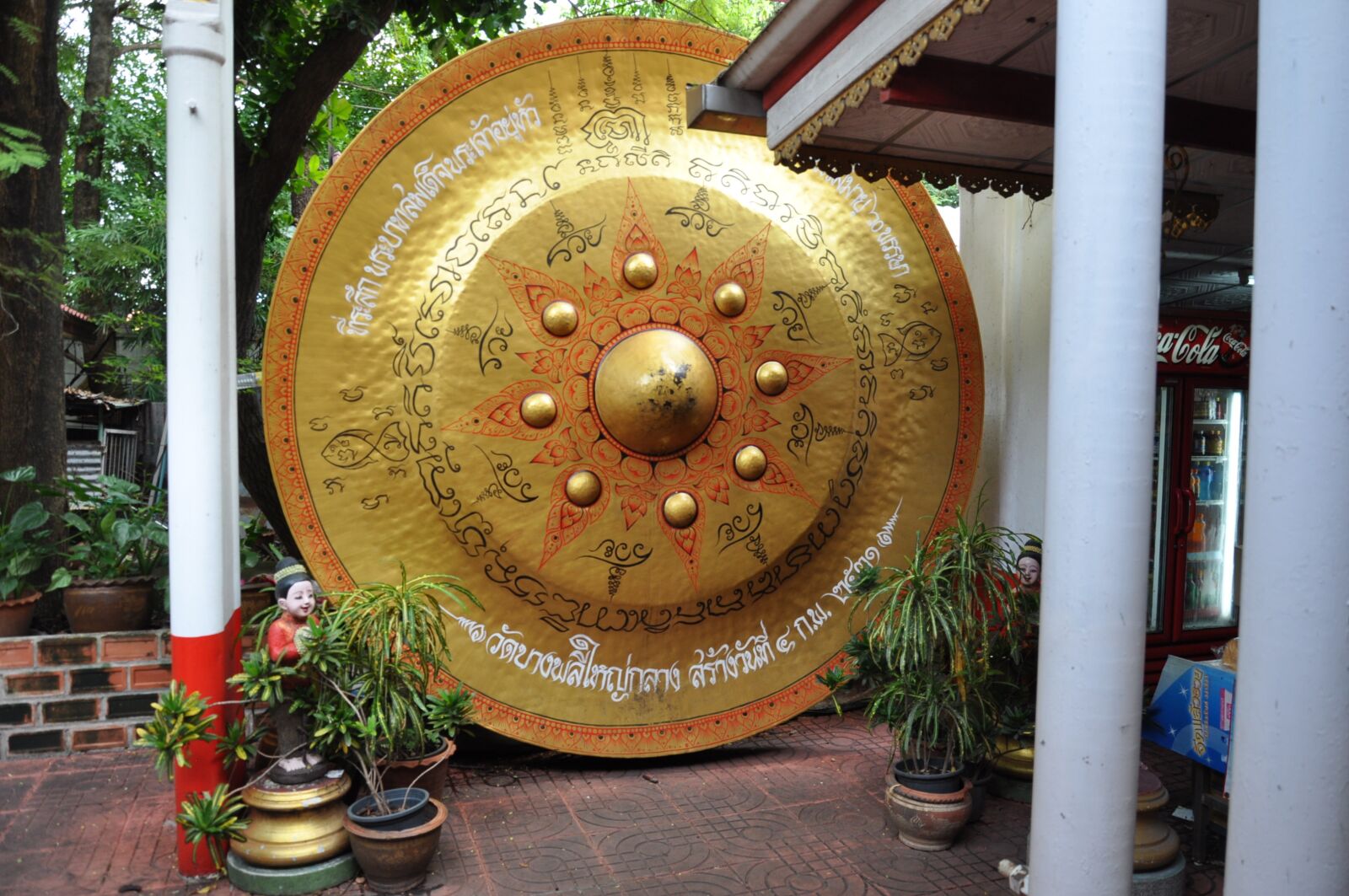 Nikon D5000 sample photo. Thailand, temple, gong photography