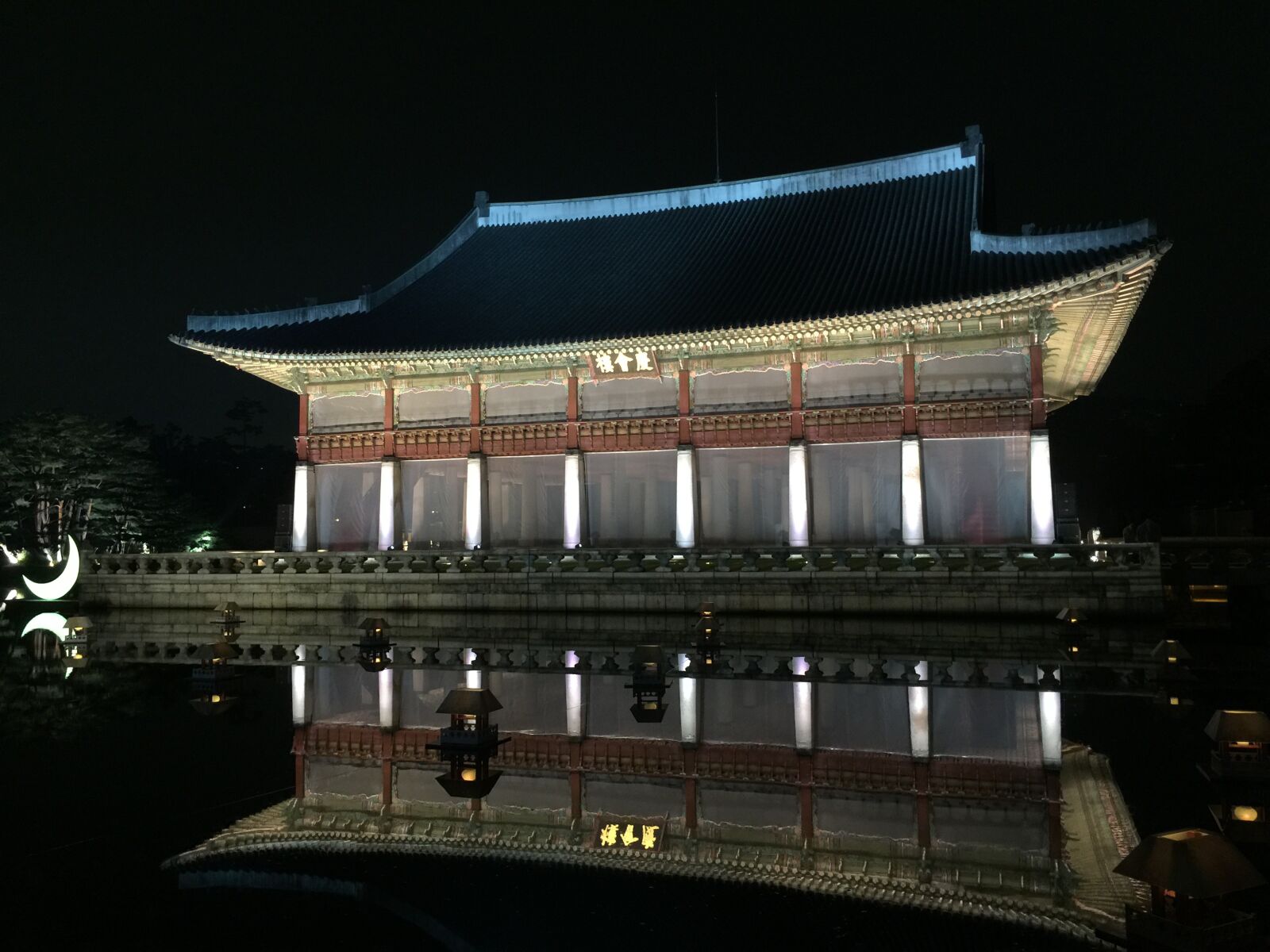 iPhone 6 Plus back camera 4.15mm f/2.2 sample photo. Gyeonghoiroo pavilion, gyeongbokgung palace, 경회루 photography