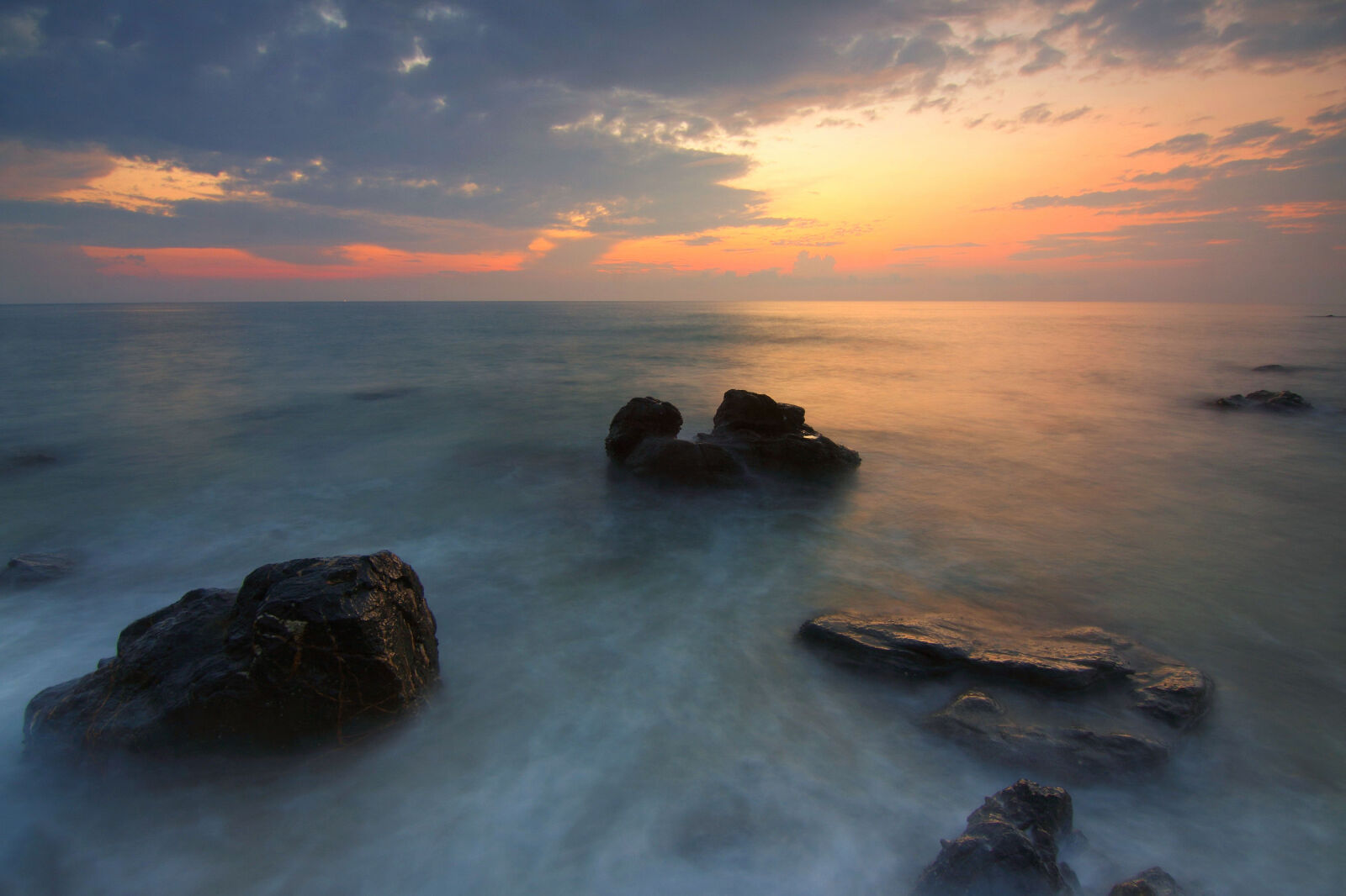 Canon EOS 50D + Tokina AT-X Pro 11-16mm F2.8 DX sample photo. Clouds, dawn, nature, ocean photography