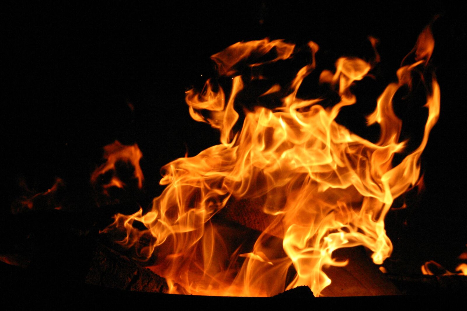 Canon EOS 300D (EOS Digital Rebel / EOS Kiss Digital) sample photo. Fire, campfire, romance photography