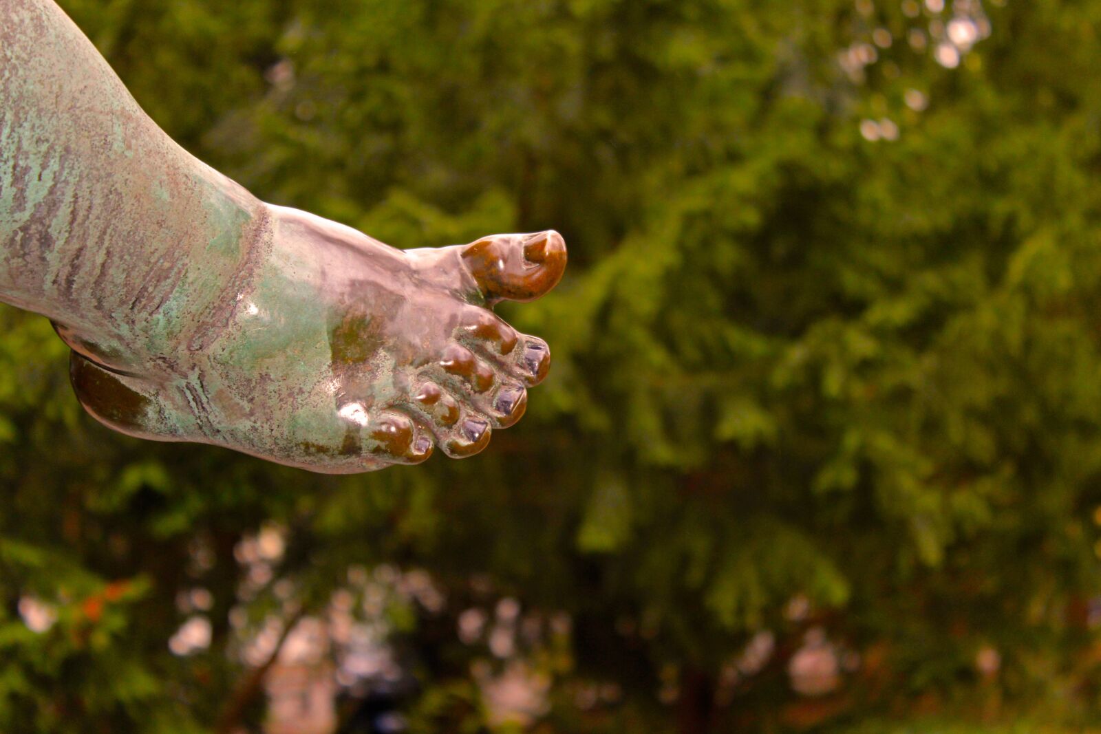Canon EOS 1300D (EOS Rebel T6 / EOS Kiss X80) sample photo. Sculpture, foot, art photography