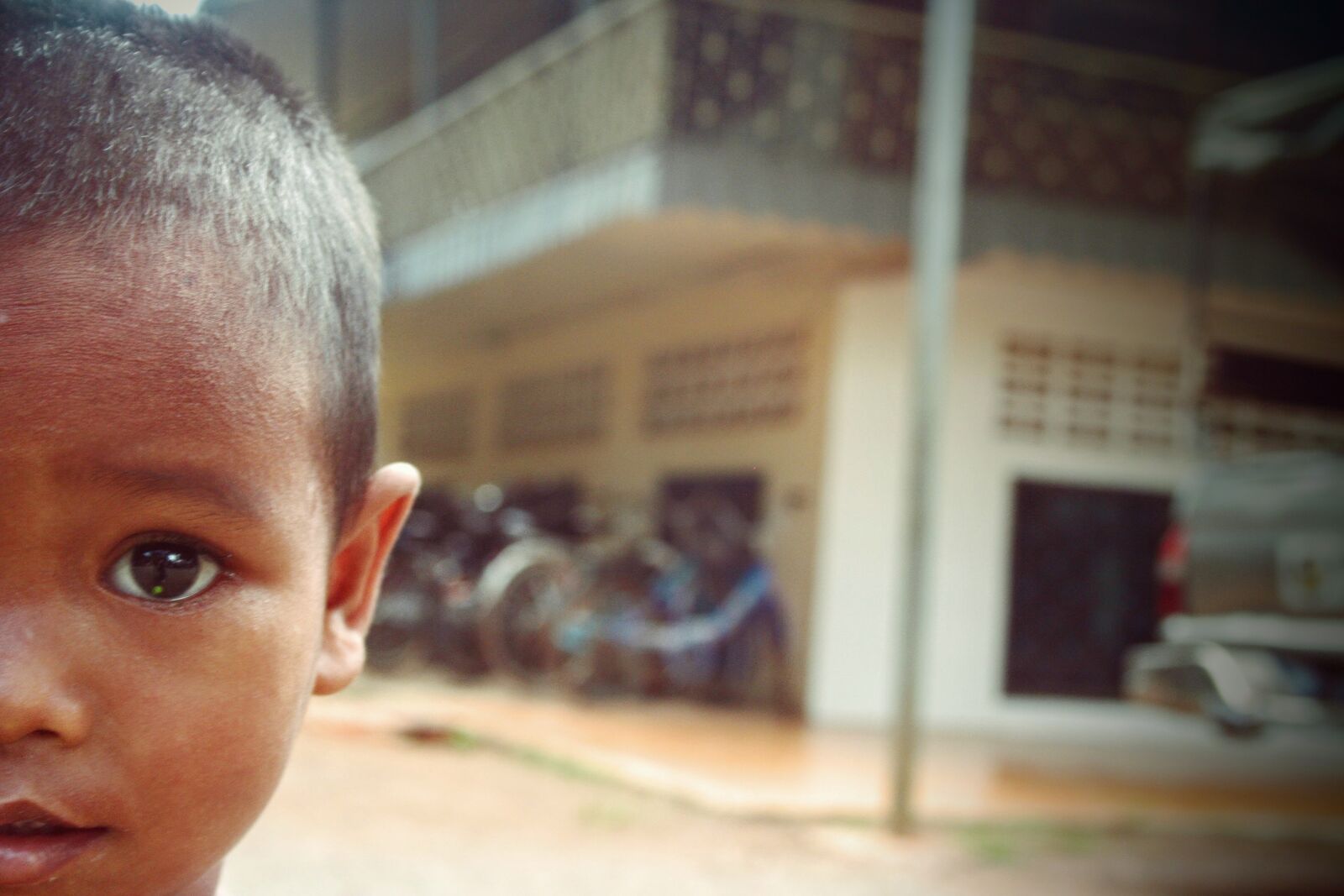 Canon EOS 350D (EOS Digital Rebel XT / EOS Kiss Digital N) sample photo. Cambodia, eye, half, little photography