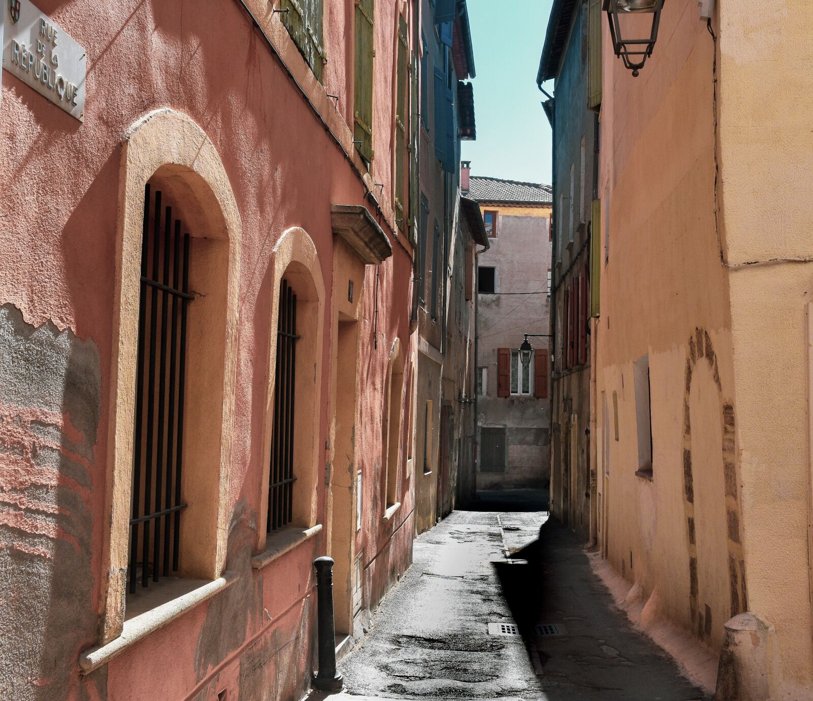 Nikon D5600 sample photo. Manosque, france, provence photography
