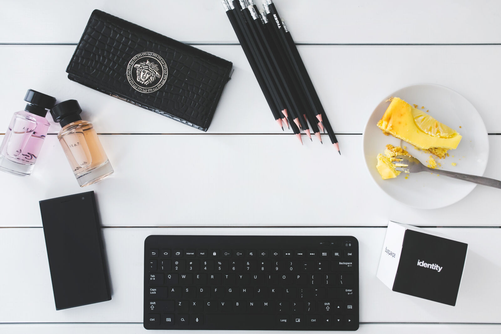 Canon EOS 6D + Sigma 35mm F1.4 DG HSM Art sample photo. Top, view, of, desk photography