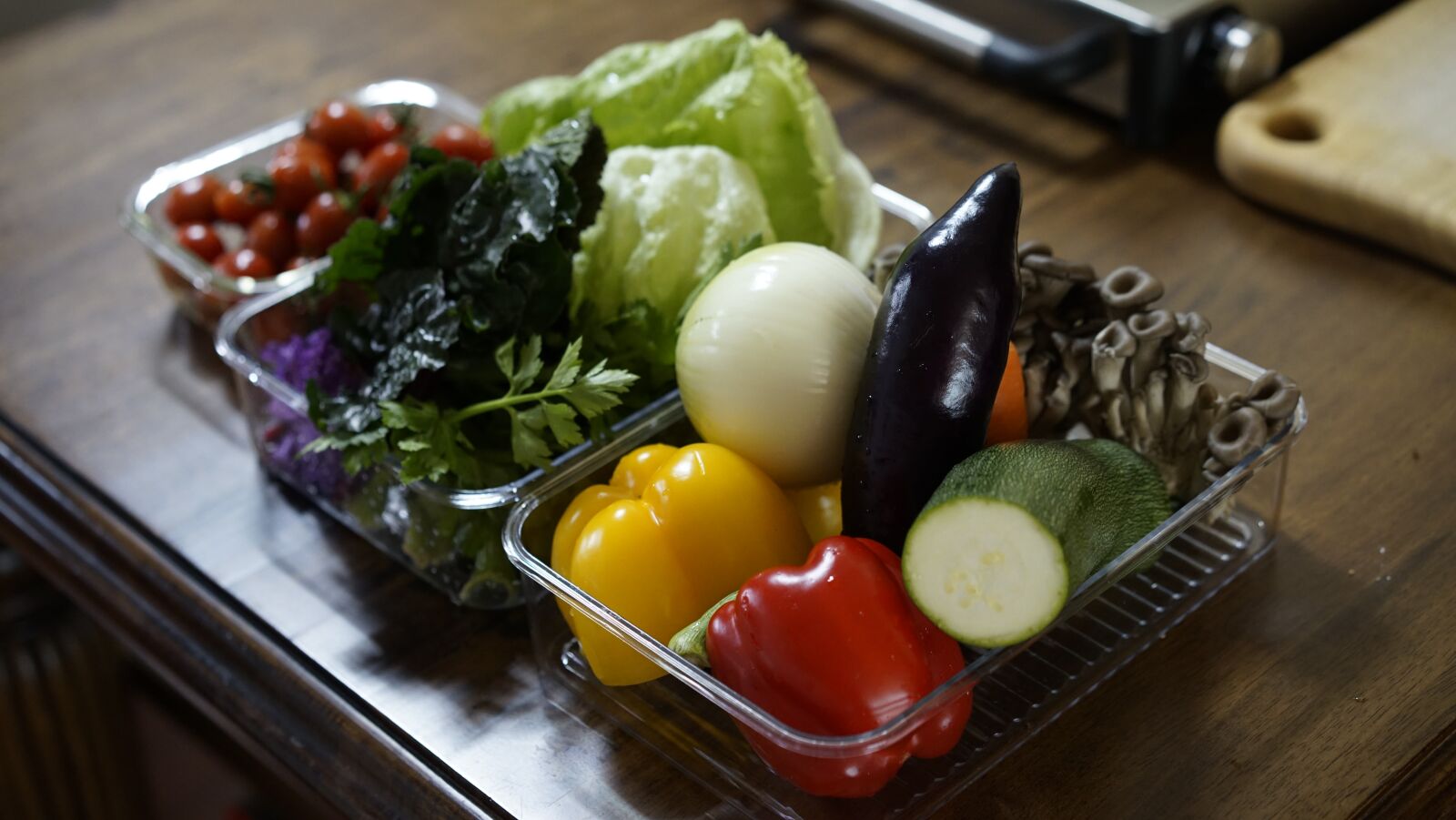 Sony a7R + Sony Sonnar T* FE 55mm F1.8 ZA sample photo. Vegetable, blood, eggplant photography