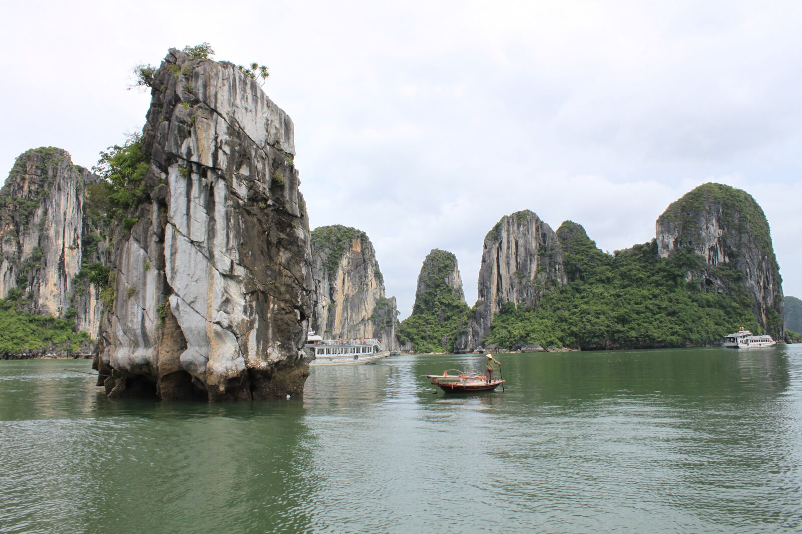 Canon EOS 500D (EOS Rebel T1i / EOS Kiss X3) sample photo. Ha long bay, water photography