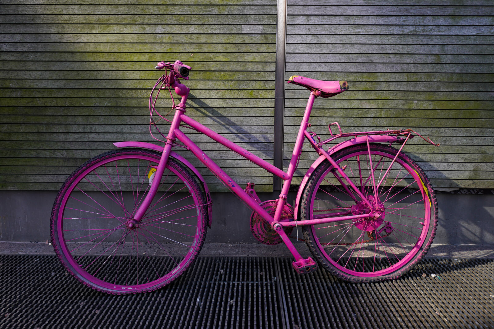 Sony a7R IV + Tamron 11-20mm F2.8 Di III-A RXD sample photo. Pink bicycle photography