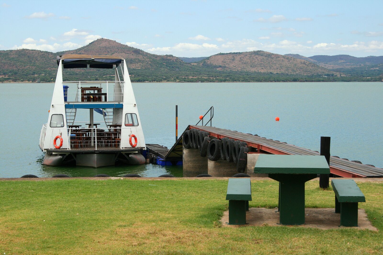 Canon EOS 400D (EOS Digital Rebel XTi / EOS Kiss Digital X) sample photo. Hartbeespoort dam, dam, lake photography