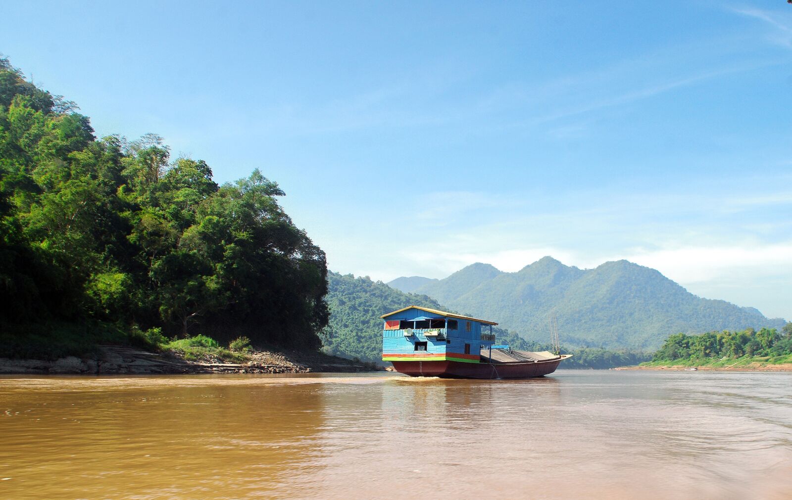 Pentax K-5 sample photo. Laos, mékong, boat photography