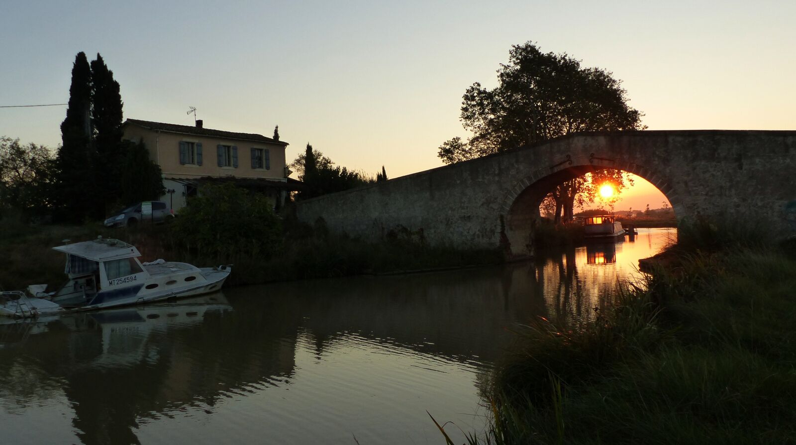 Panasonic Lumix DMC-FZ200 sample photo. Sunrise, canal du midi photography