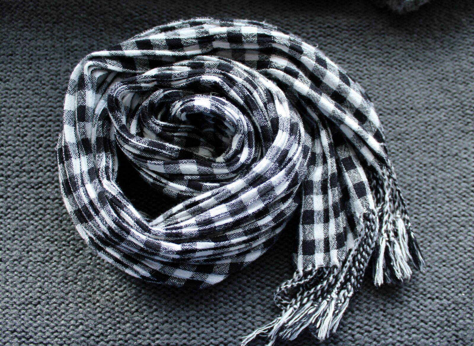 Canon EOS 1200D (EOS Rebel T5 / EOS Kiss X70 / EOS Hi) sample photo. Scarf, clothing, autumn photography