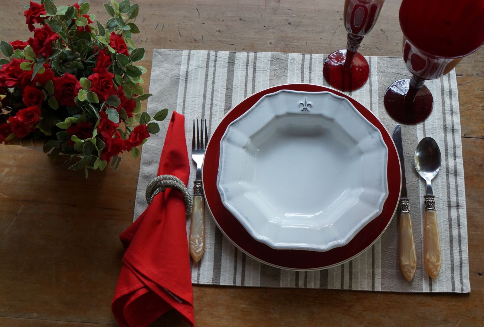 Sony Alpha NEX-F3 + Sony E 18-55mm F3.5-5.6 OSS sample photo. Table, decoration, dinner photography