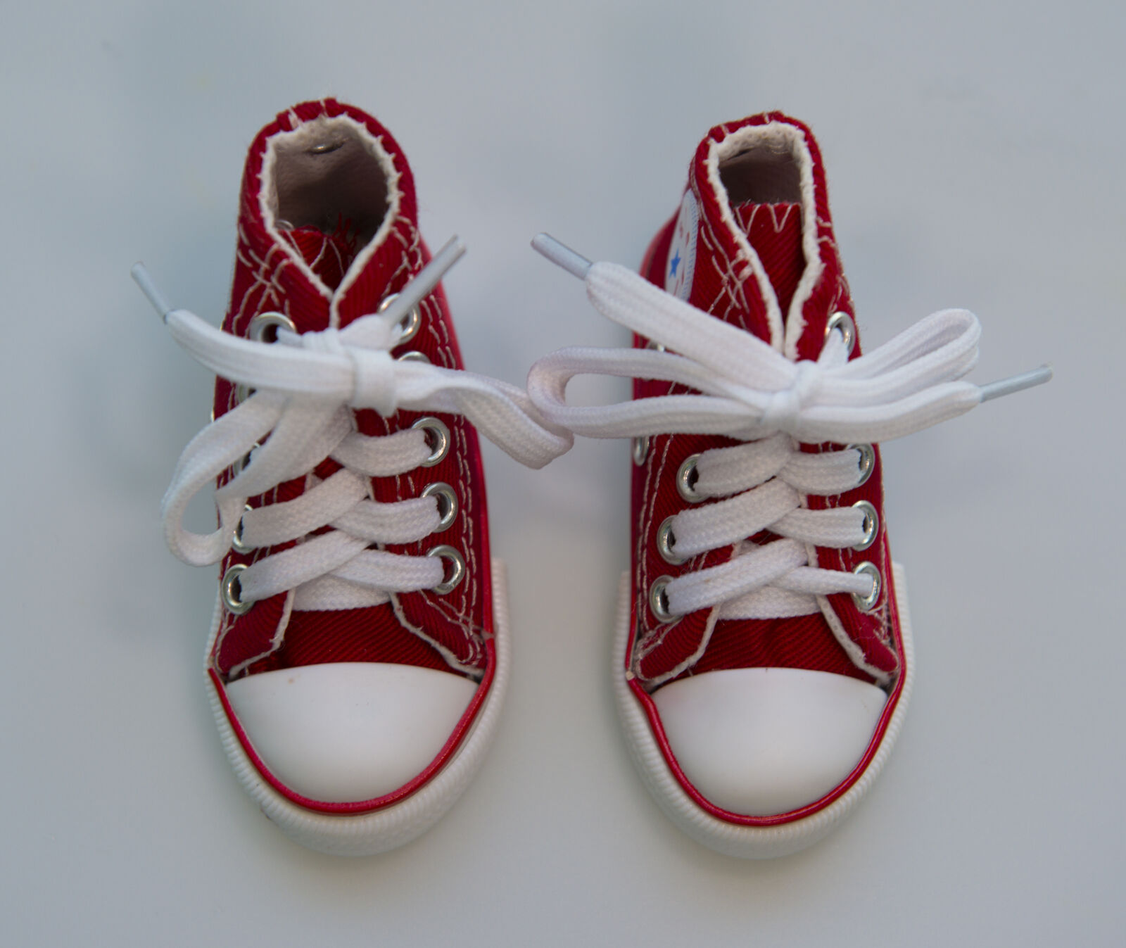 Nikon AF-S Nikkor 24-70mm F2.8G ED sample photo. Canvass, shoes, red, shoes photography