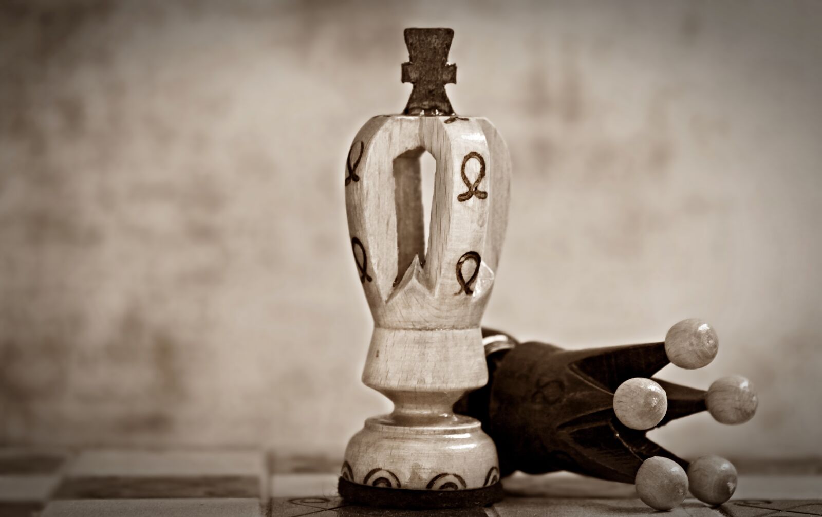 Canon EOS 100D (EOS Rebel SL1 / EOS Kiss X7) sample photo. Chess, lady, king photography