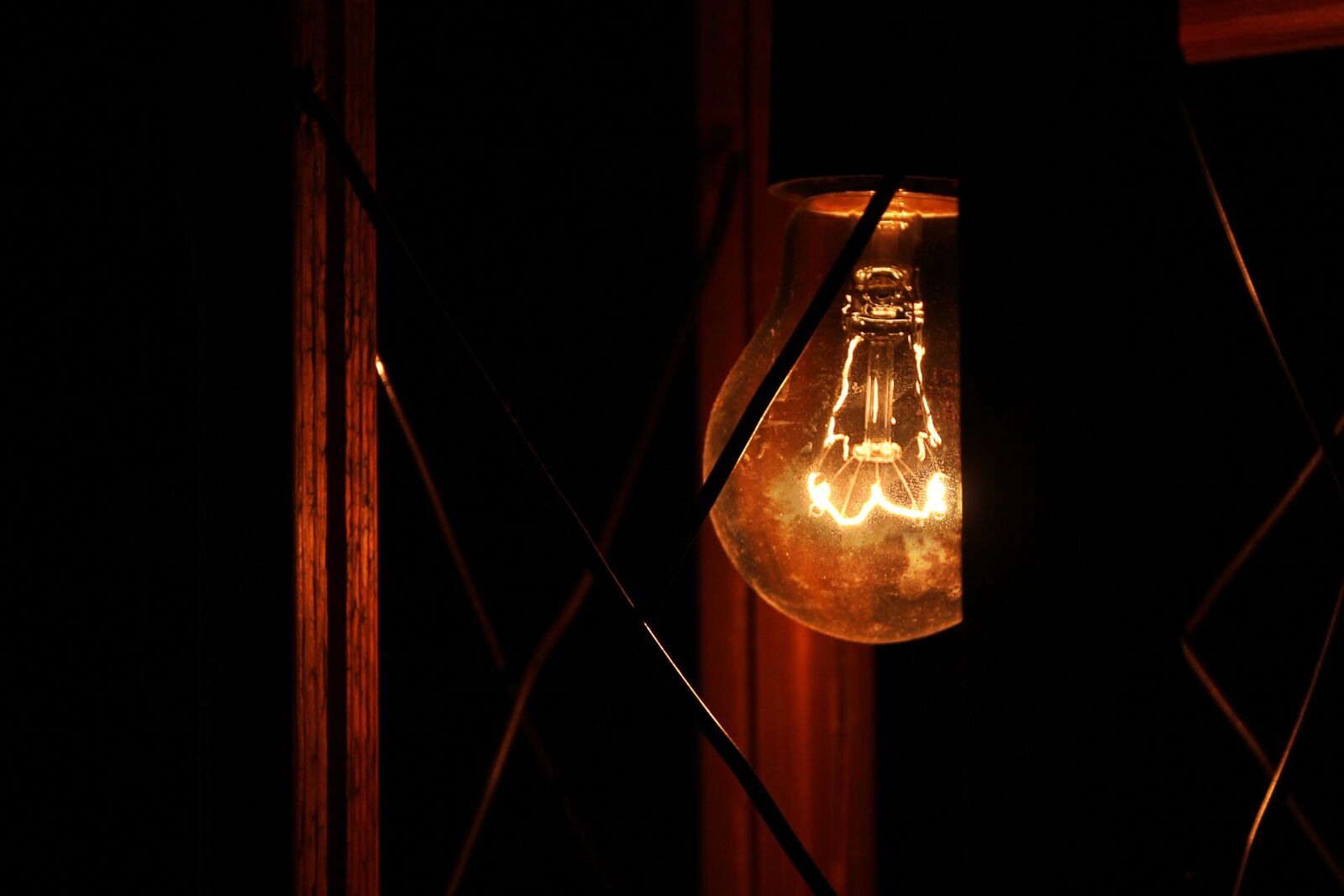 Canon EOS 550D (EOS Rebel T2i / EOS Kiss X4) sample photo. Lantern, light, light bulb photography