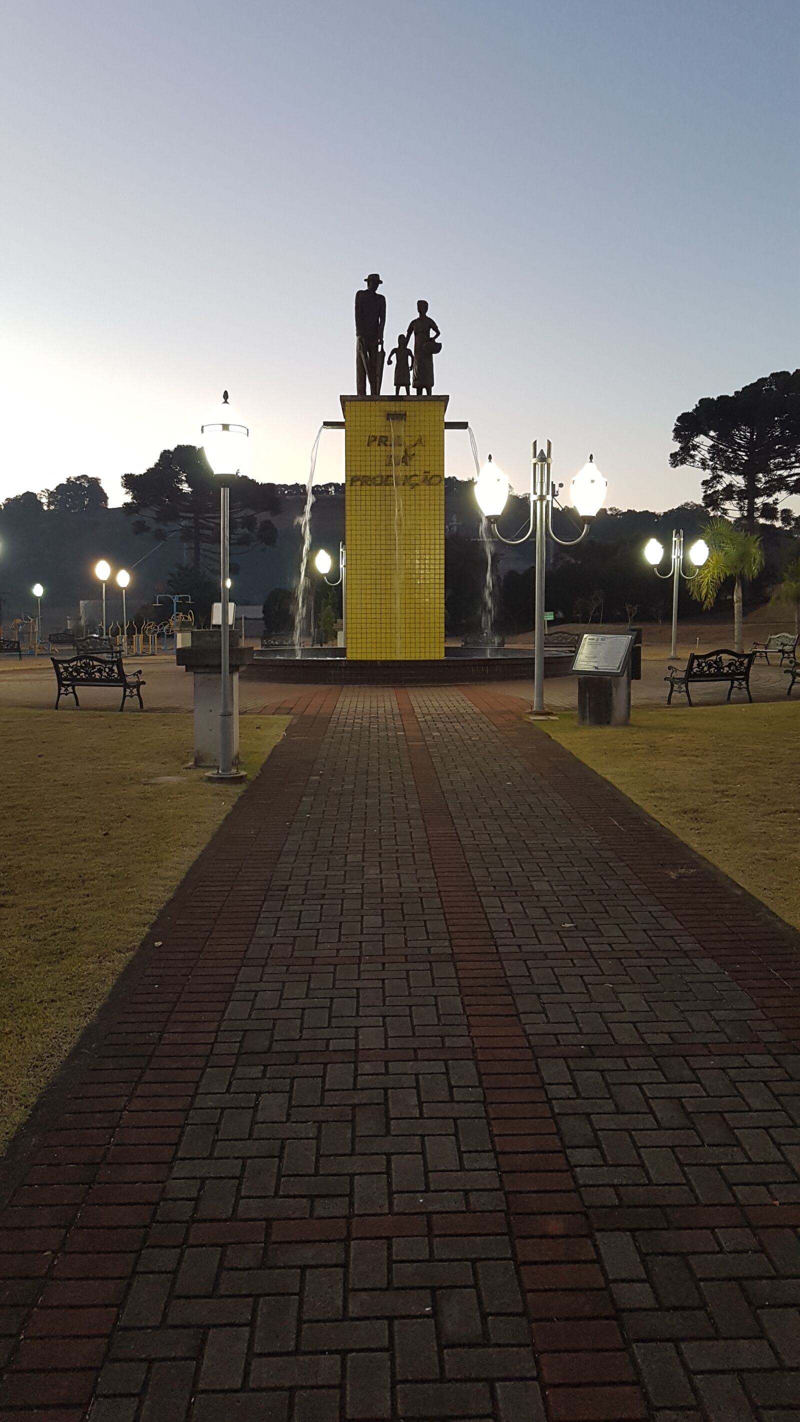Samsung Galaxy S7 Edge sample photo. Estatua photography