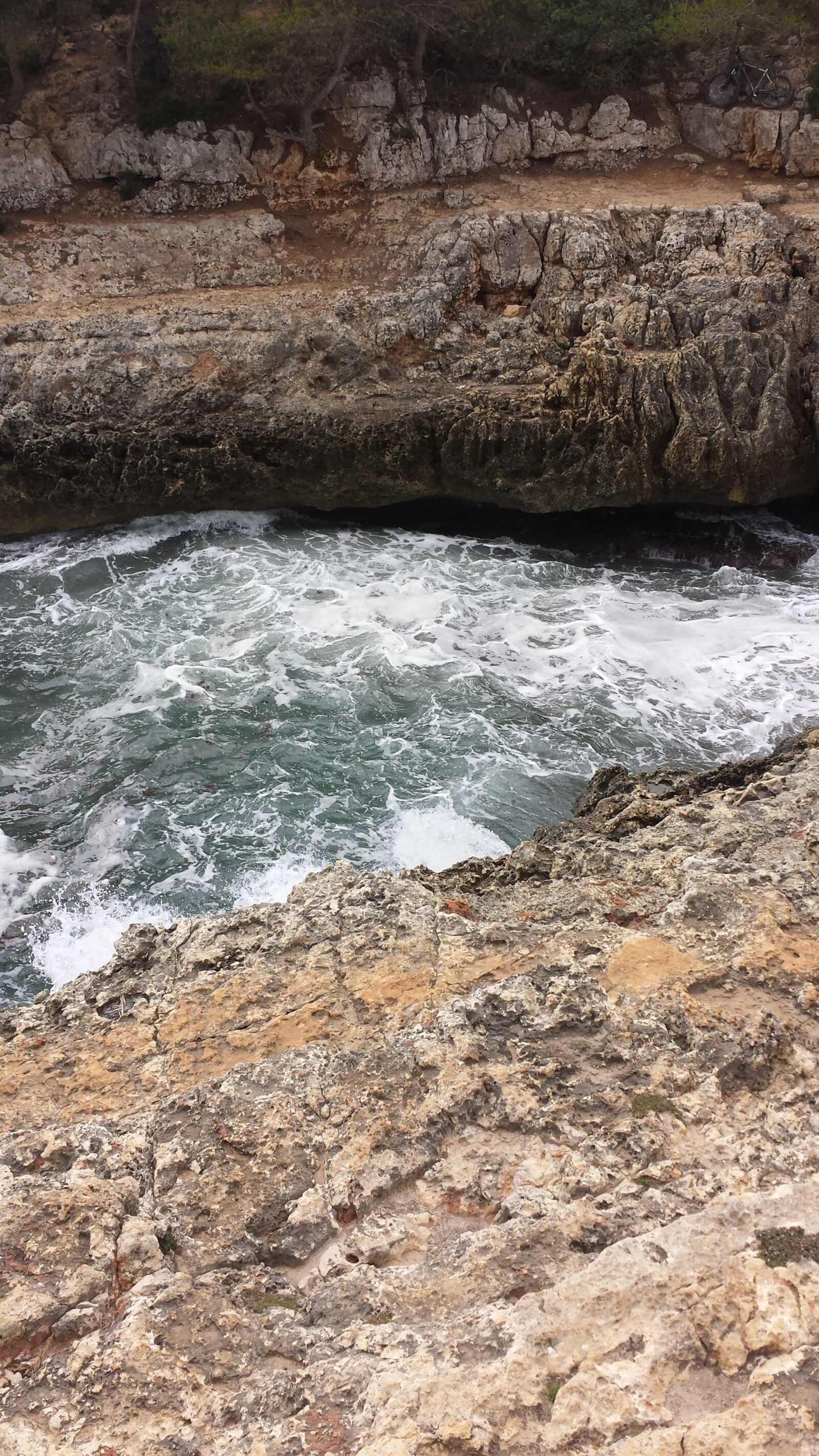 Samsung Galaxy S4 sample photo. Cave, rocks, water photography