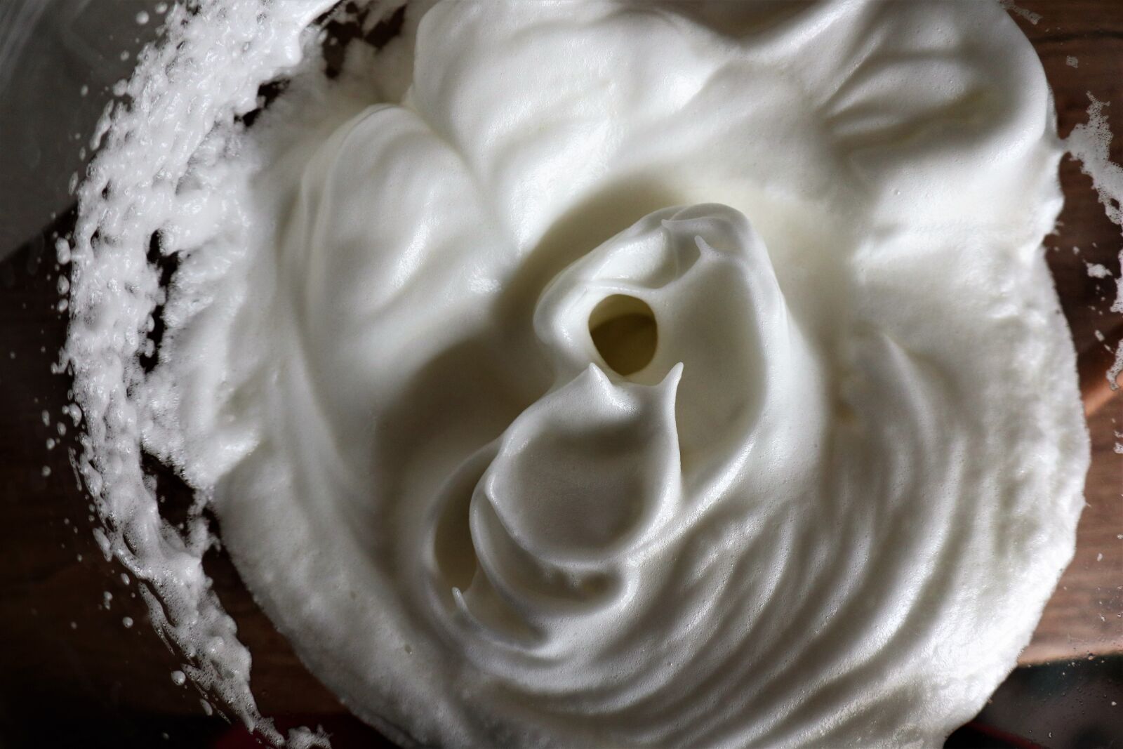 Canon EOS M6 sample photo. Cooking easter, cake, piana photography