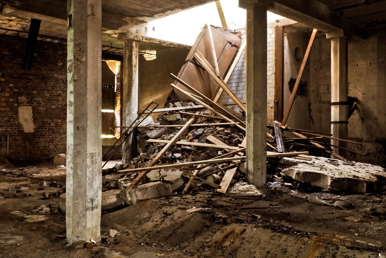 Olympus OM-D E-M10 sample photo. Lost places, rooms, abandoned photography