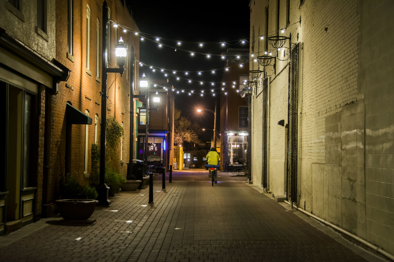 Nikon D7100 sample photo. Alley, bicycle, bicycles, city photography