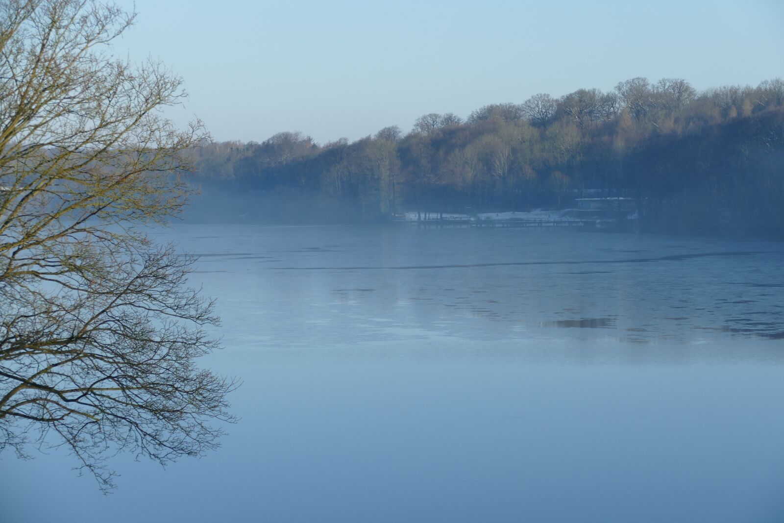 Panasonic Lumix DMC-FZ1000 sample photo. Lake, fog, mood photography