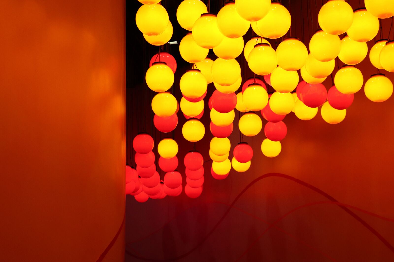 Canon EOS 77D (EOS 9000D / EOS 770D) sample photo. Building, light, warm photography