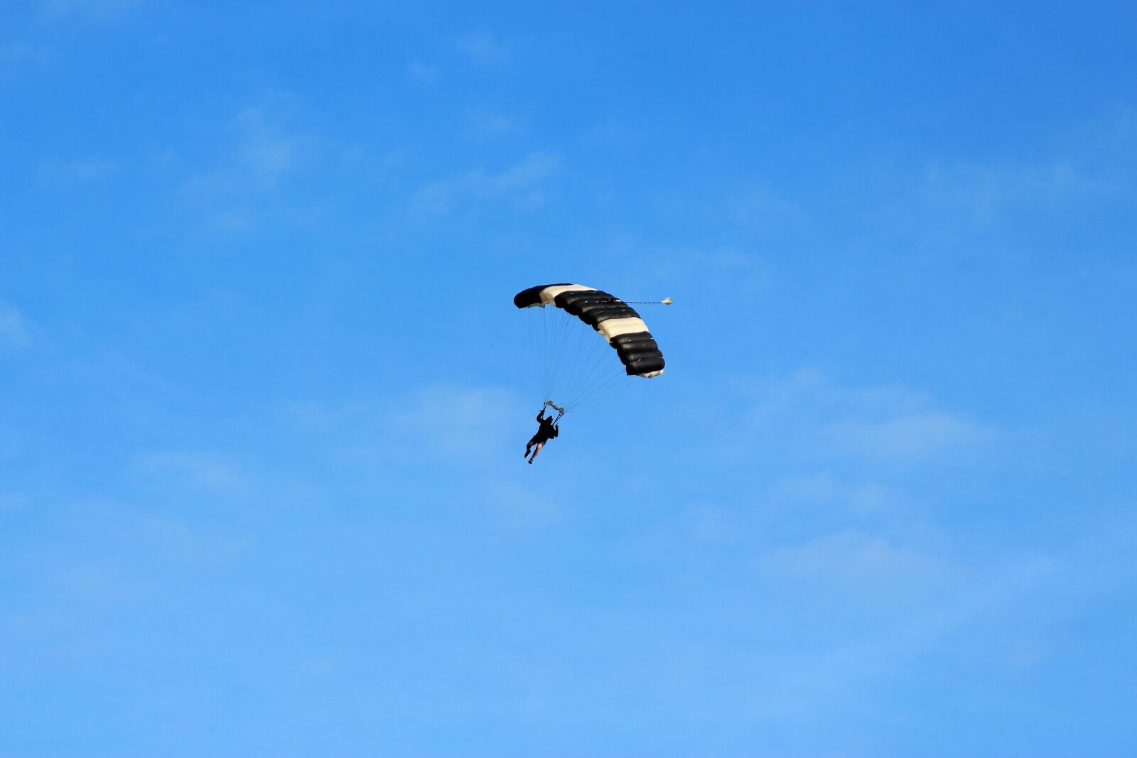 Canon EF 28-135mm F3.5-5.6 IS USM sample photo. Parachute, boituva, skydiving photography
