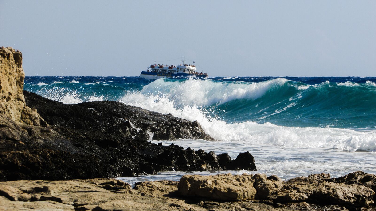 Canon PowerShot SX400 IS sample photo. Wave, smashing, sea photography