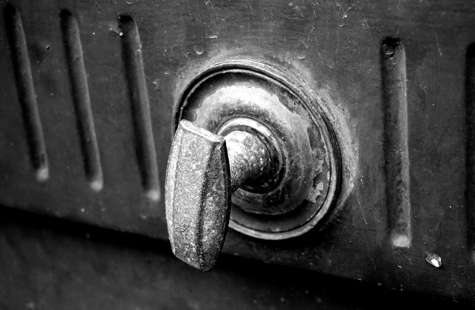 Sony a6000 sample photo. Entree, metal, noir, et photography