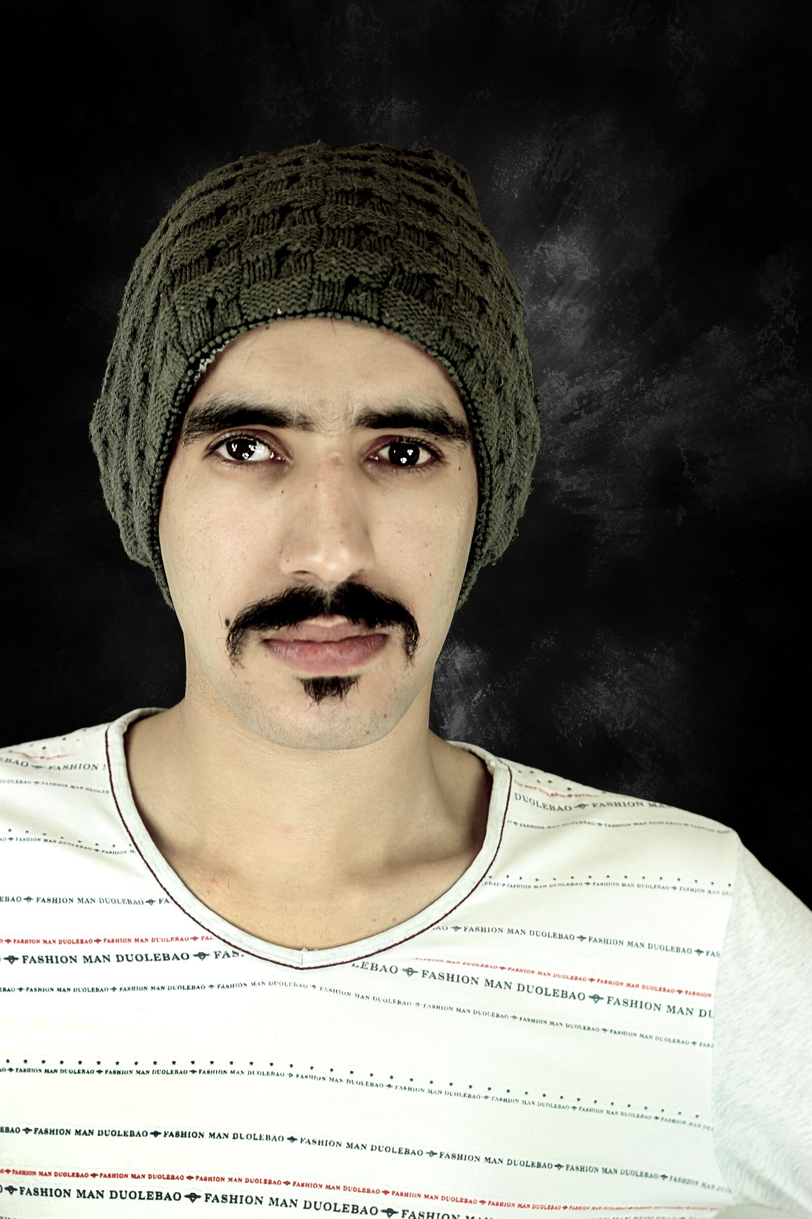 Canon EOS 600D (Rebel EOS T3i / EOS Kiss X5) + Canon EF 50mm F1.8 II sample photo. Mustache, portrait photography