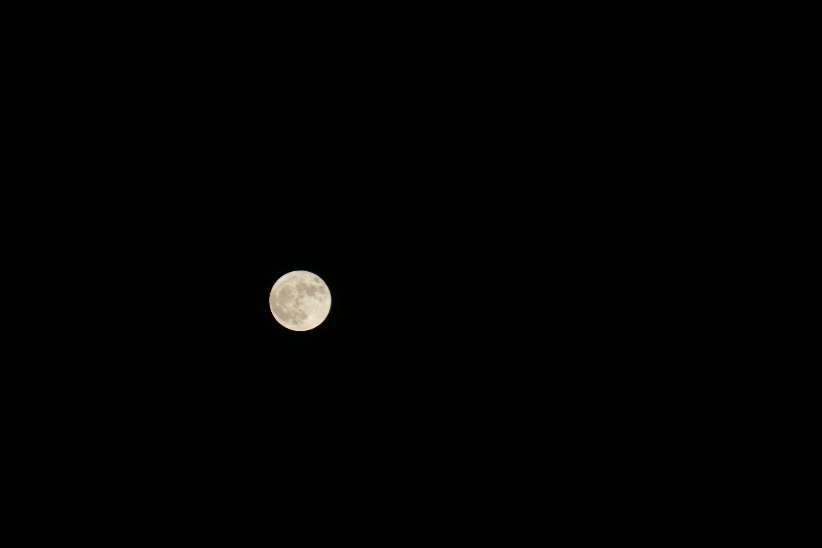 Sony E 55-210mm F4.5-6.3 OSS sample photo. The moon, night, sky photography